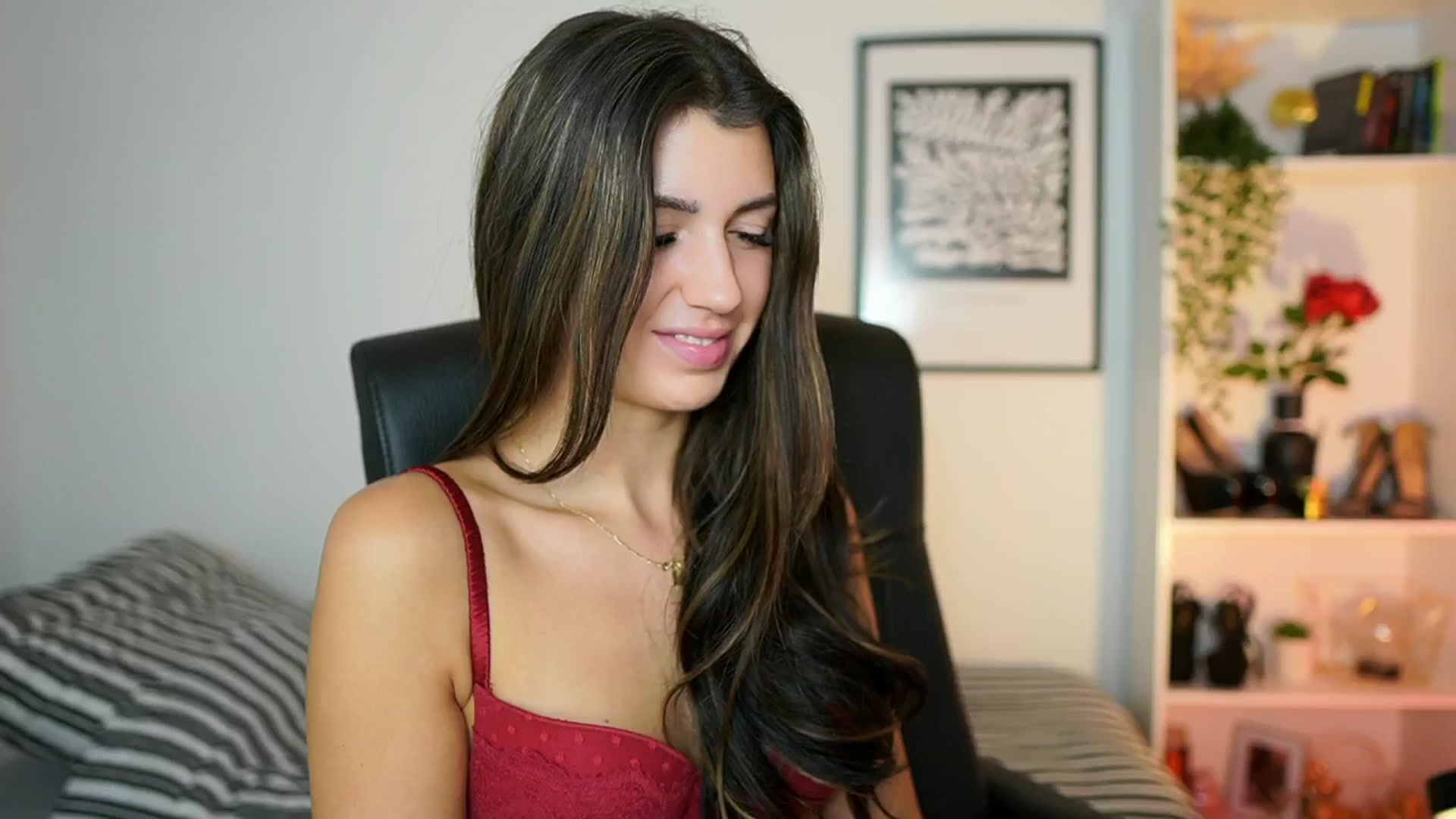 Gallery image thumbnail from Julia_Roca's myfreecams stream on, 10/19/2024, 14:45 image 12 of 20