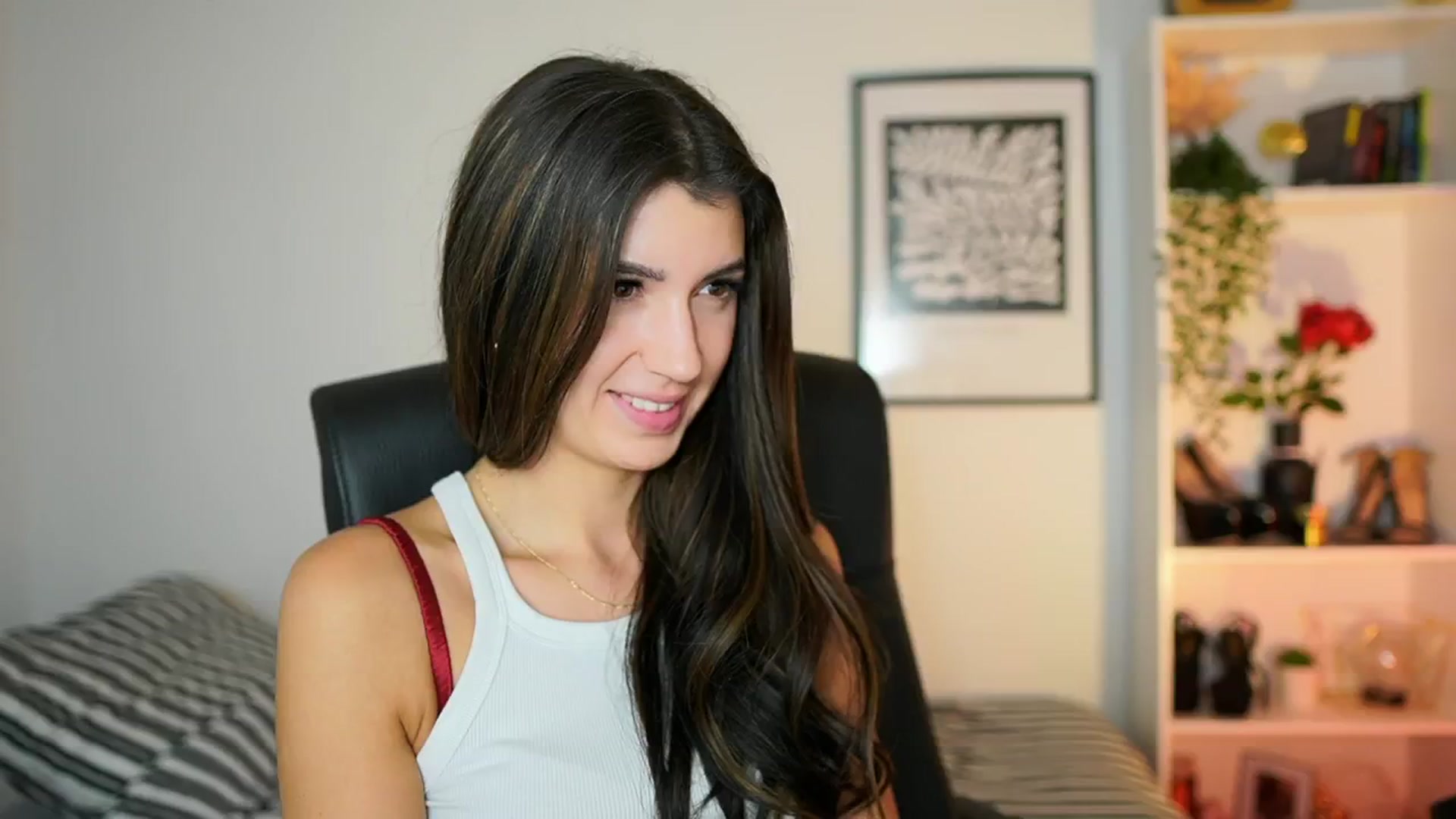 Gallery image thumbnail from Julia_Roca's myfreecams stream on, 10/19/2024, 16:16 image 1 of 20