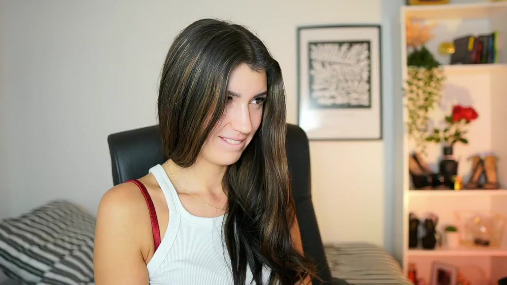 Gallery image thumbnail from Julia_Roca's myfreecams stream on, 10/19/2024, 16:16 image 3 of 20