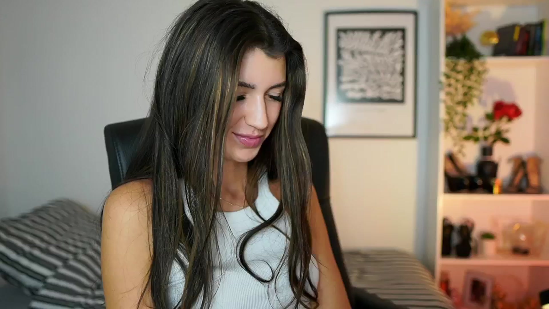 Gallery image thumbnail from Julia_Roca's myfreecams stream on, 10/19/2024, 16:52 image 15 of 20