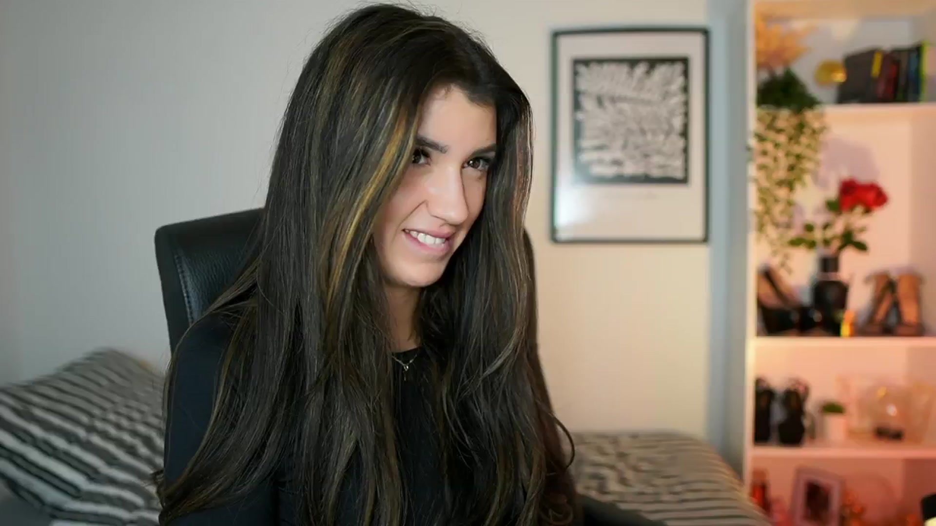 Gallery image thumbnail from Julia_Roca's myfreecams stream on, 10/20/2024, 10:43 image 3 of 20