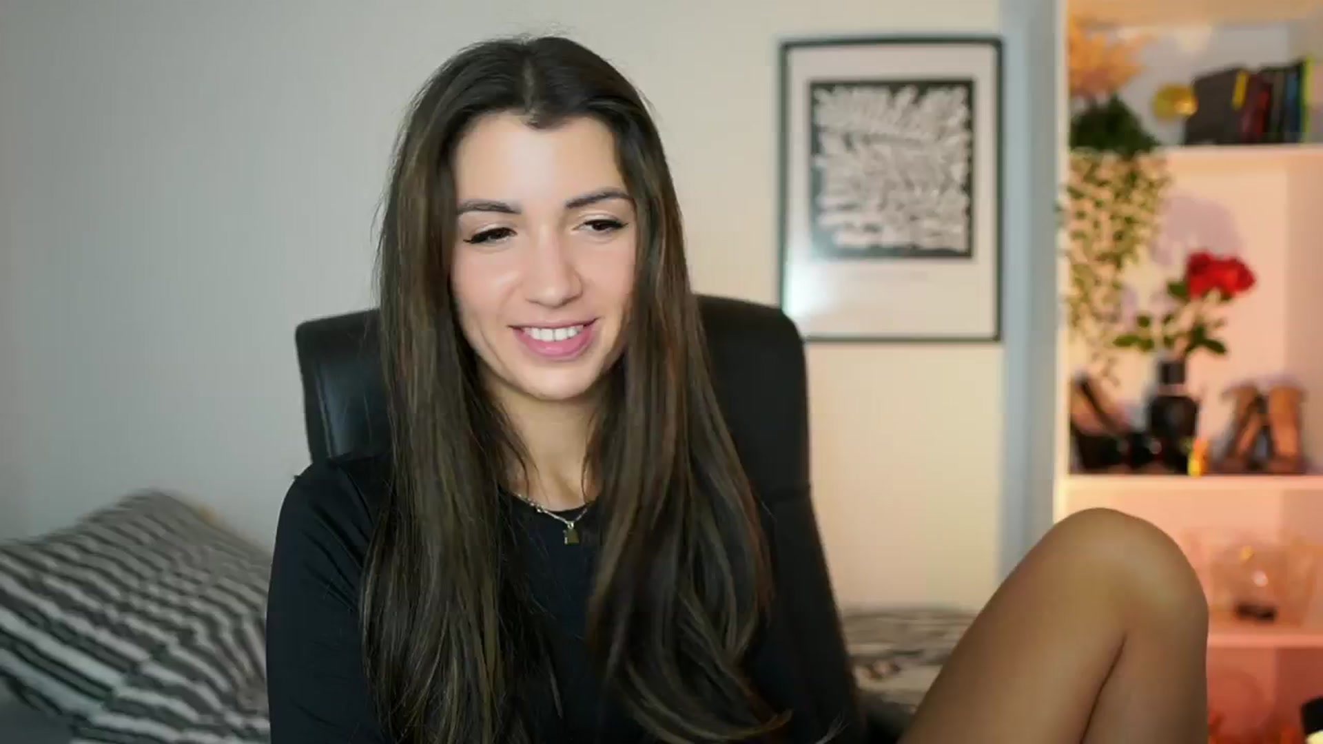 Gallery image thumbnail from Julia_Roca's myfreecams stream on, 10/20/2024, 11:18 image 8 of 20