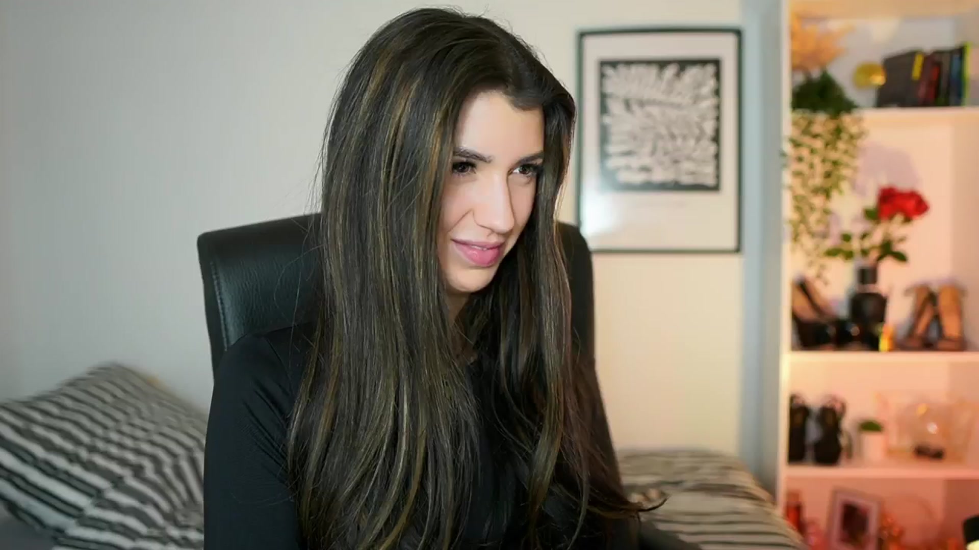 Gallery image thumbnail from Julia_Roca's myfreecams stream on, 10/20/2024, 11:18 image 9 of 20