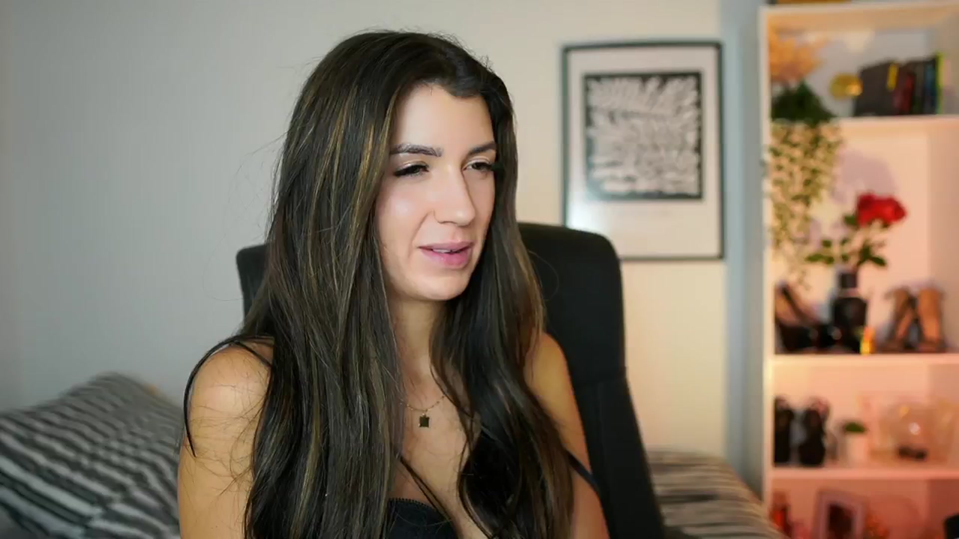 Gallery image thumbnail from Julia_Roca's myfreecams stream on, 10/20/2024, 12:07 image 11 of 20