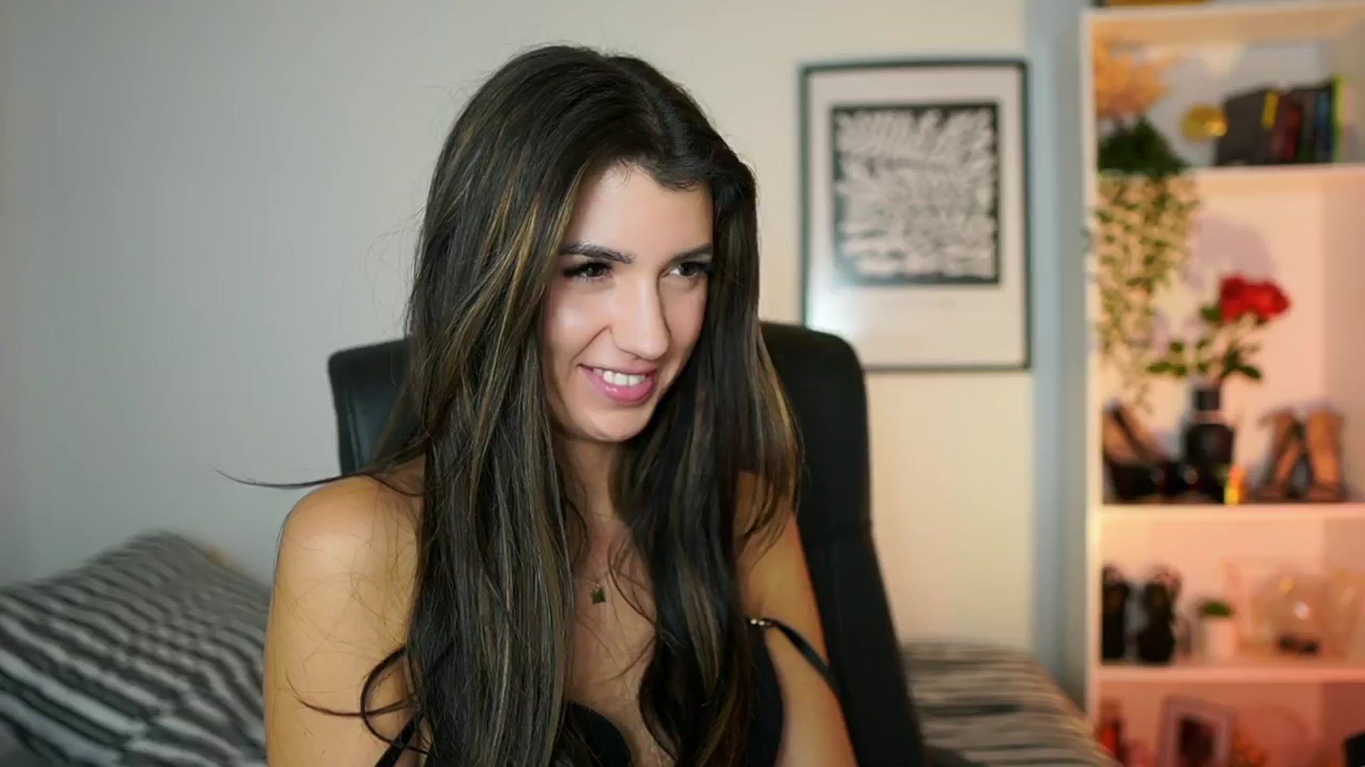 Gallery image thumbnail from Julia_Roca's myfreecams stream on, 10/20/2024, 12:07 image 16 of 20