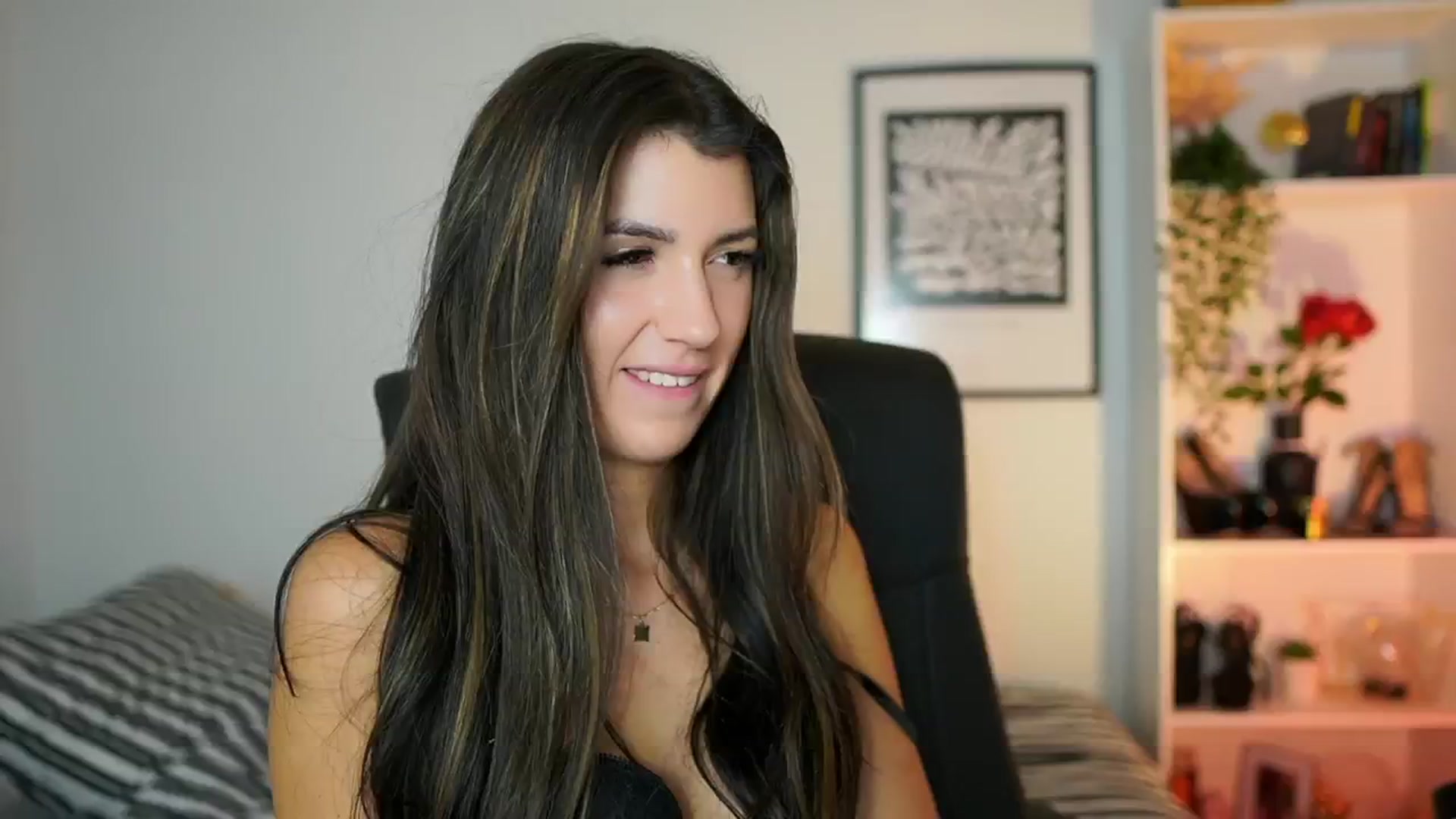 Gallery image thumbnail from Julia_Roca's myfreecams stream on, 10/20/2024, 12:07 image 13 of 20