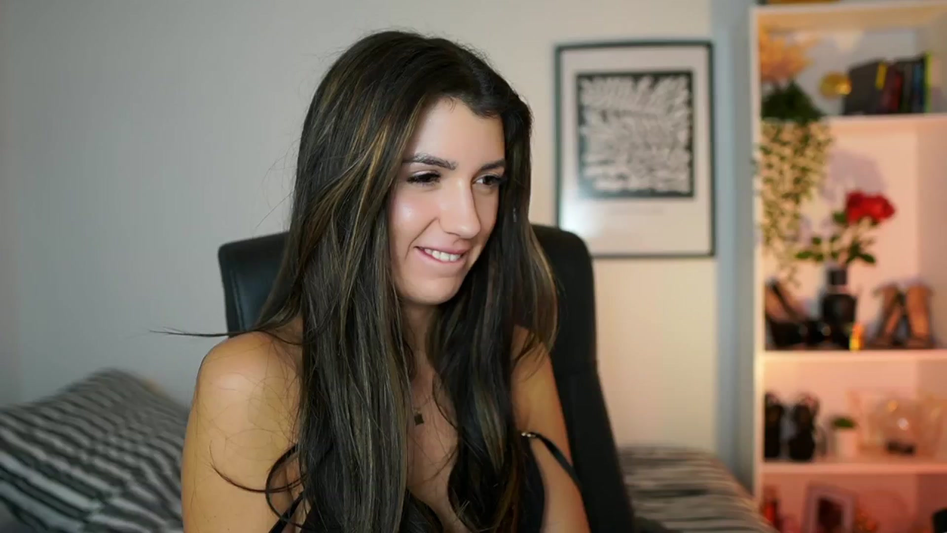 Gallery image thumbnail from Julia_Roca's myfreecams stream on, 10/20/2024, 12:07 image 15 of 20