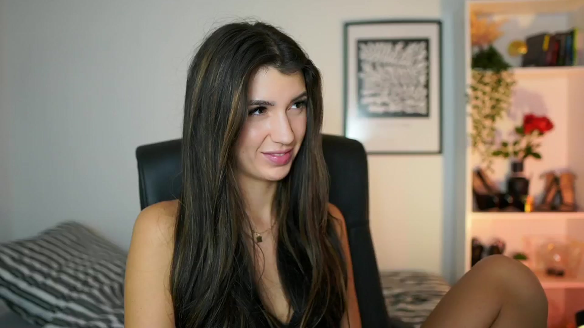 Gallery image thumbnail from Julia_Roca's myfreecams stream on, 10/20/2024, 12:48 image 18 of 20