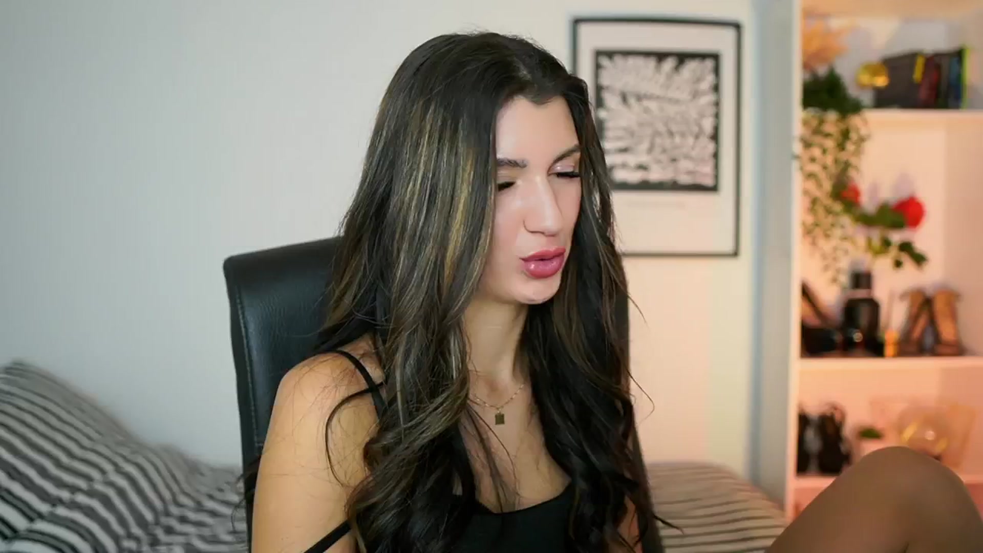 Gallery image thumbnail from Julia_Roca's myfreecams stream on, 10/23/2024, 14:57 image 7 of 20