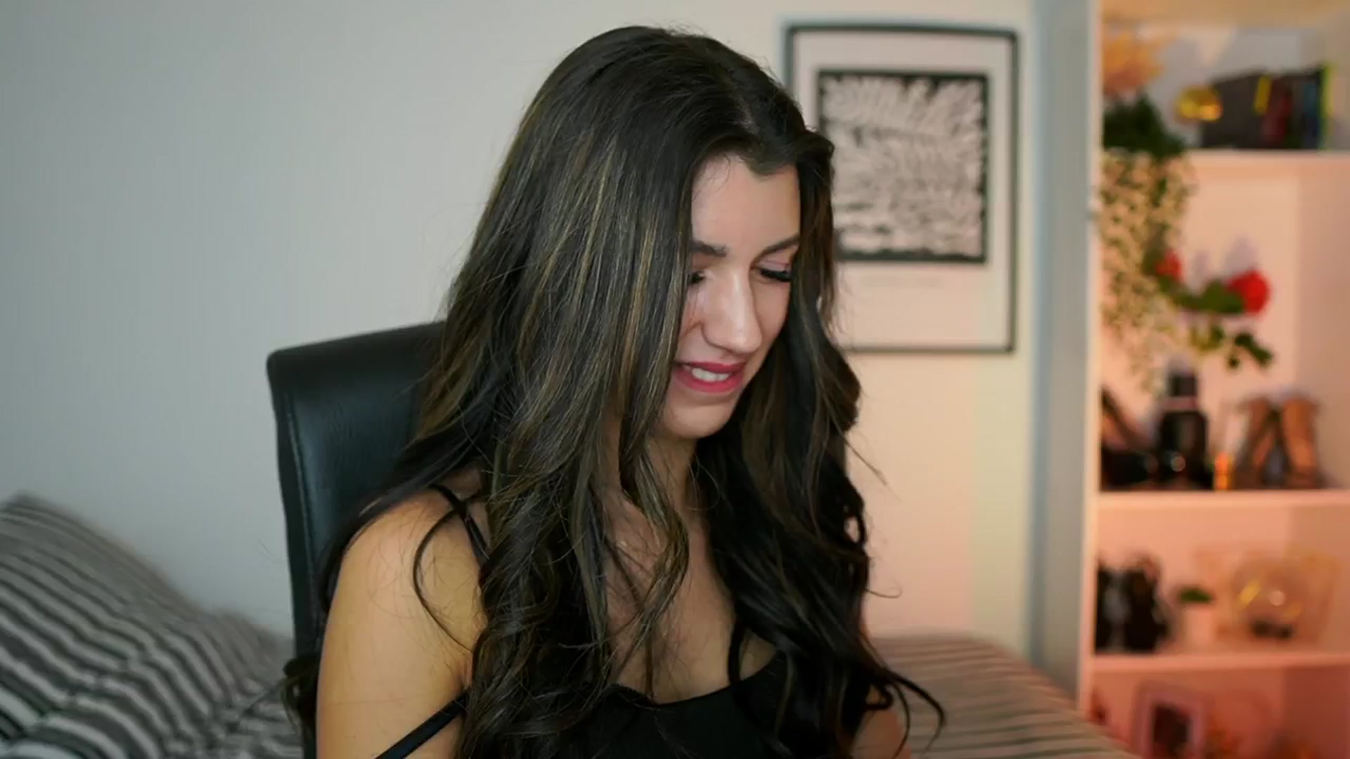 Gallery image thumbnail from Julia_Roca's myfreecams stream on, 10/23/2024, 14:57 image 6 of 20