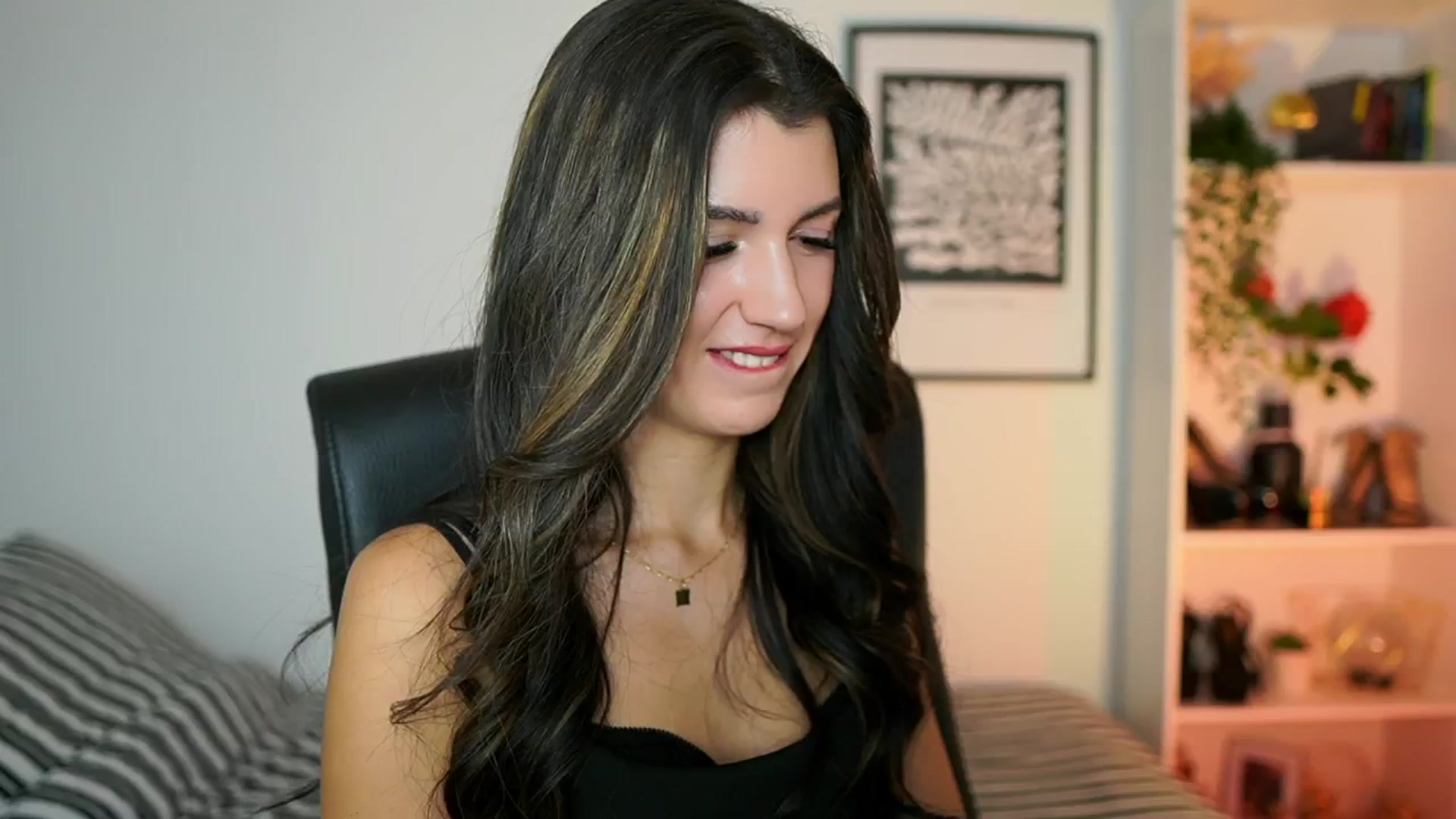 Gallery image thumbnail from Julia_Roca's myfreecams stream on, 10/23/2024, 14:57 image 15 of 20