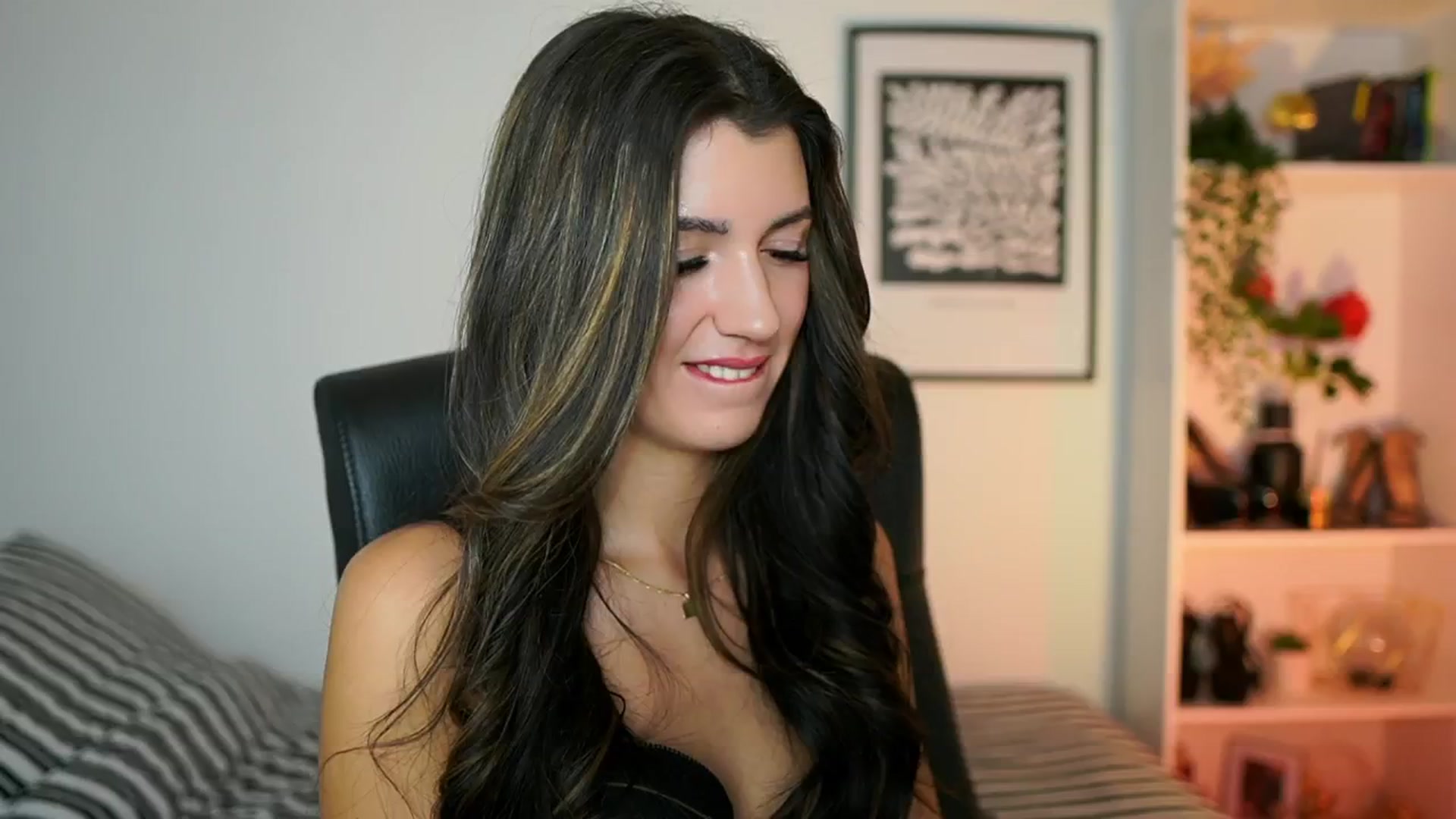 Gallery image thumbnail from Julia_Roca's myfreecams stream on, 10/23/2024, 14:57 image 18 of 20