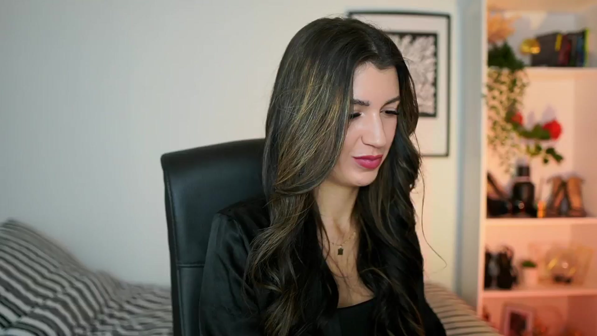 Gallery image thumbnail from Julia_Roca's myfreecams stream on, 10/23/2024, 14:57 image 2 of 20