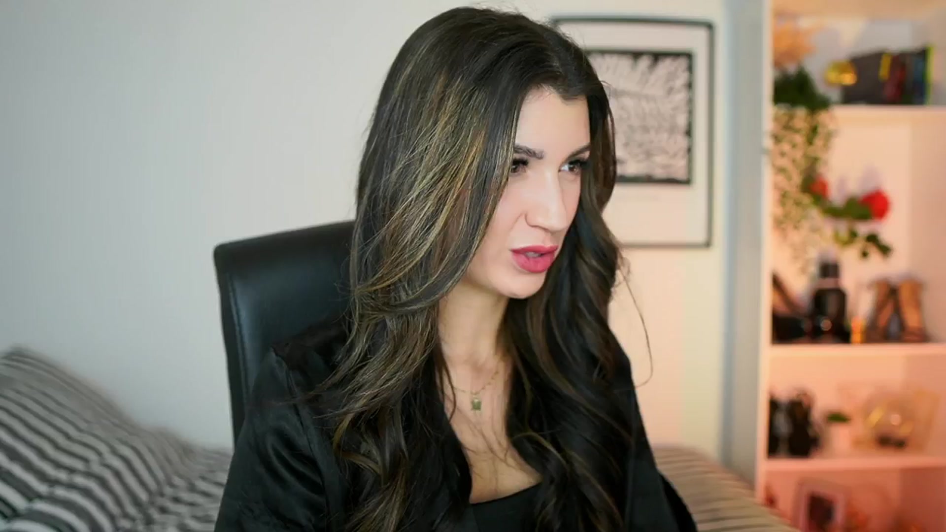 Gallery image thumbnail from Julia_Roca's myfreecams stream on, 10/23/2024, 14:57 image 1 of 20