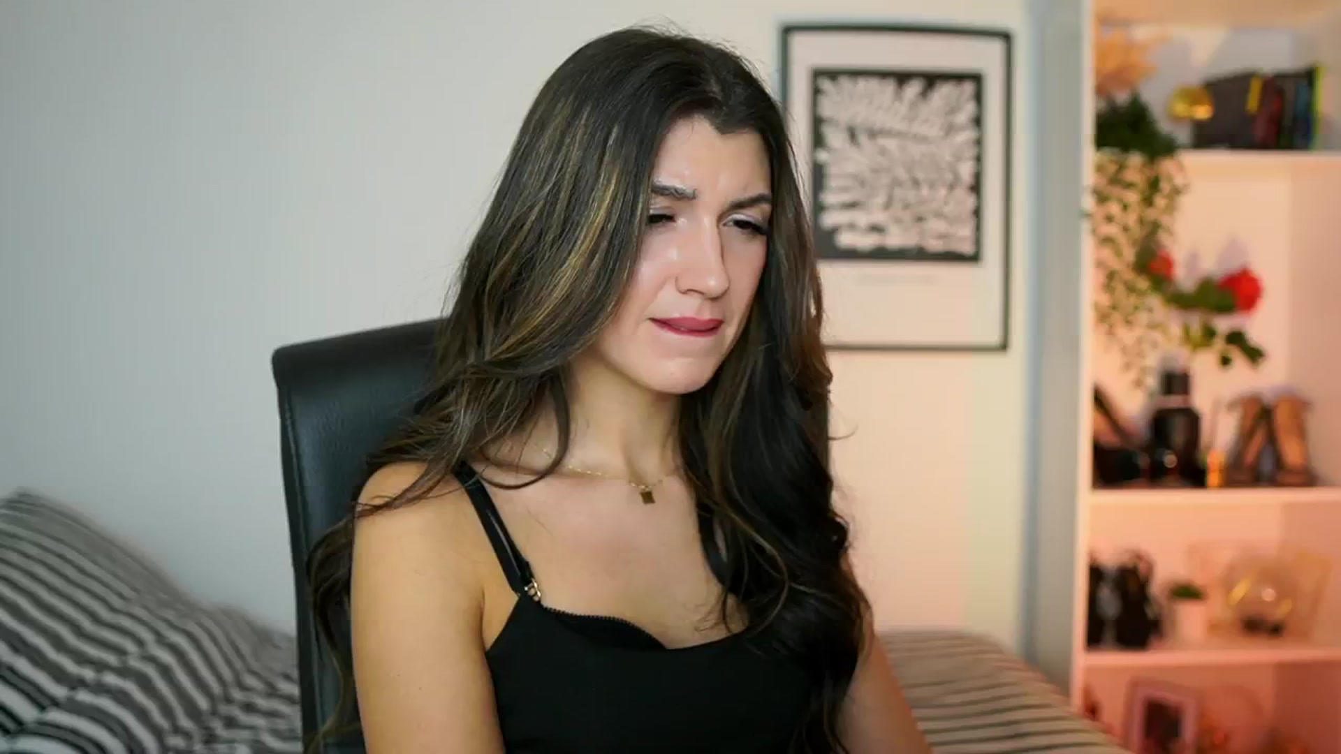 Gallery image thumbnail from Julia_Roca's myfreecams stream on, 10/23/2024, 14:57 image 11 of 20