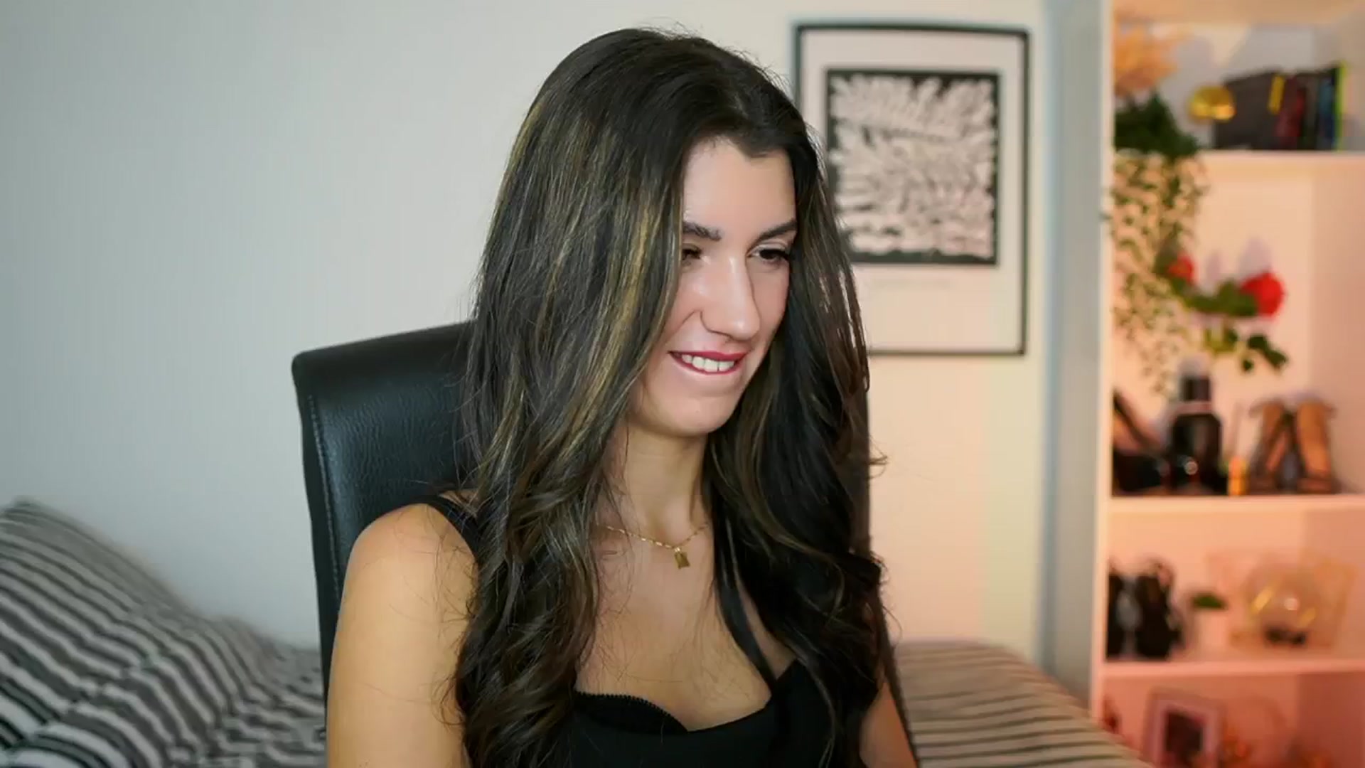 Gallery image thumbnail from Julia_Roca's myfreecams stream on, 10/23/2024, 14:57 image 13 of 20