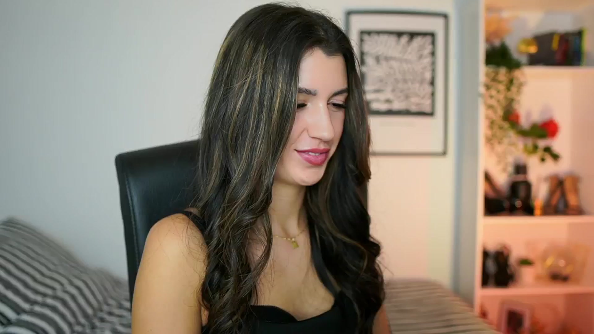 Gallery image thumbnail from Julia_Roca's myfreecams stream on, 10/23/2024, 14:57 image 12 of 20