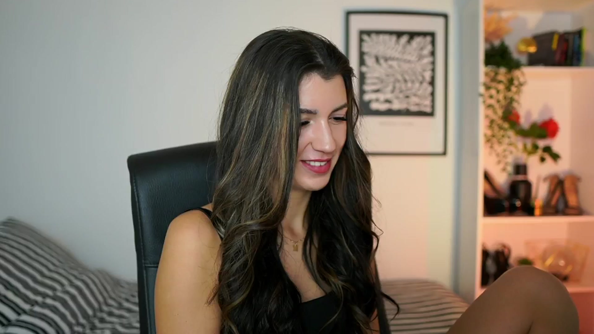 Gallery image thumbnail from Julia_Roca's myfreecams stream on, 10/23/2024, 14:57 image 4 of 20