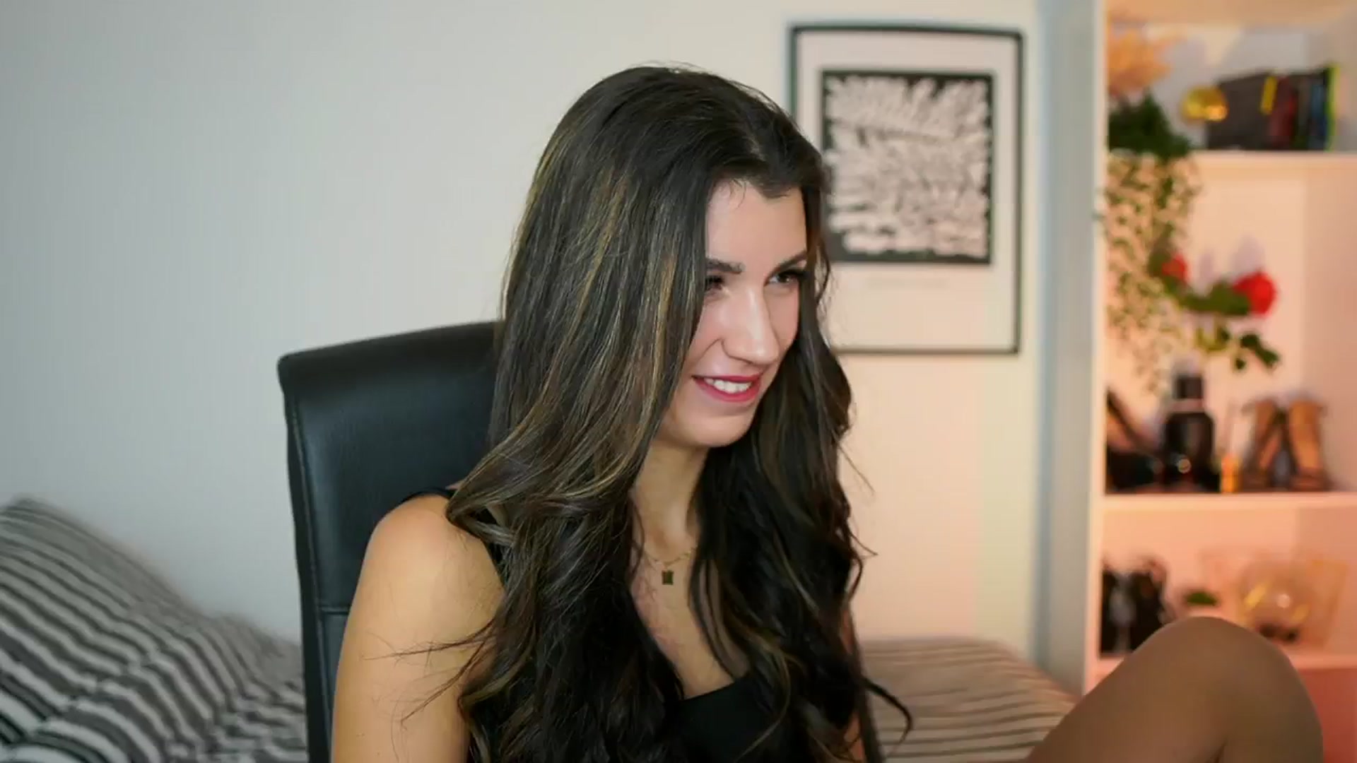 Gallery image thumbnail from Julia_Roca's myfreecams stream on, 10/23/2024, 14:57 image 5 of 20