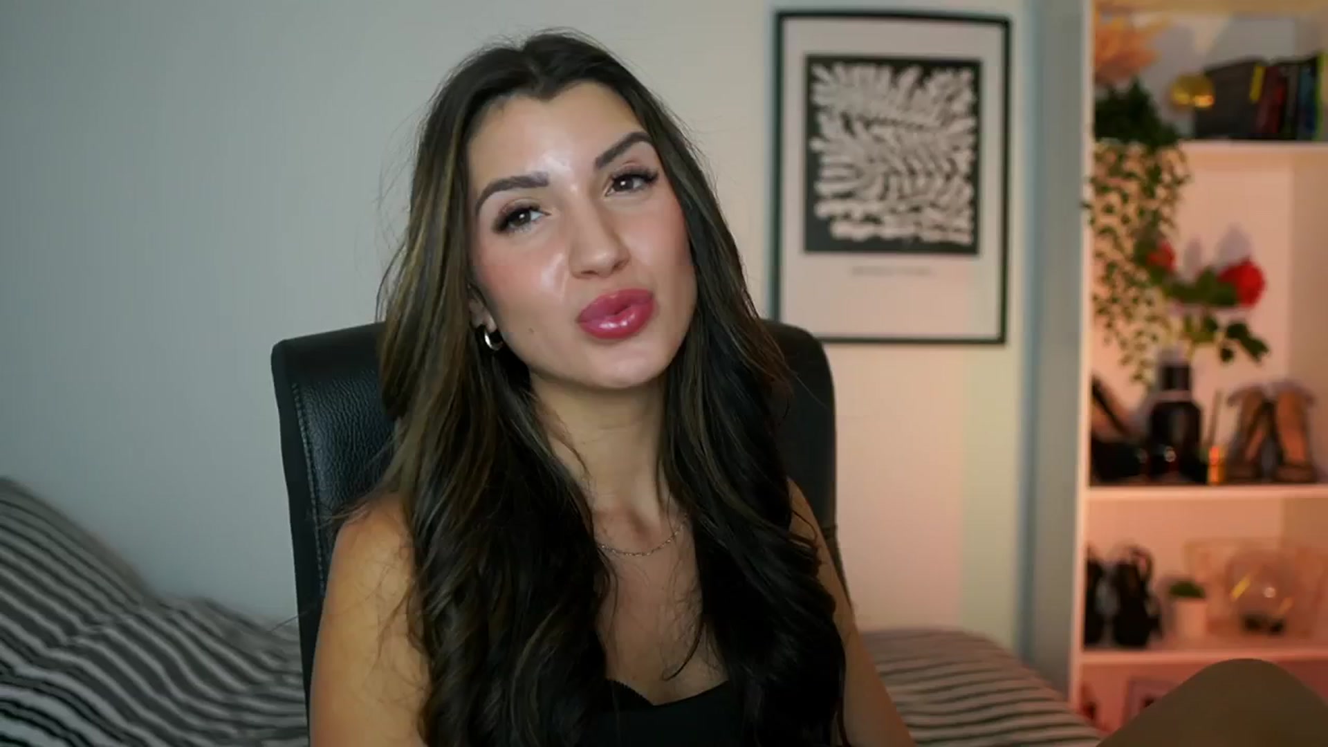 Gallery image thumbnail from Julia_Roca's myfreecams stream on, 10/23/2024, 17:54 image 2 of 20