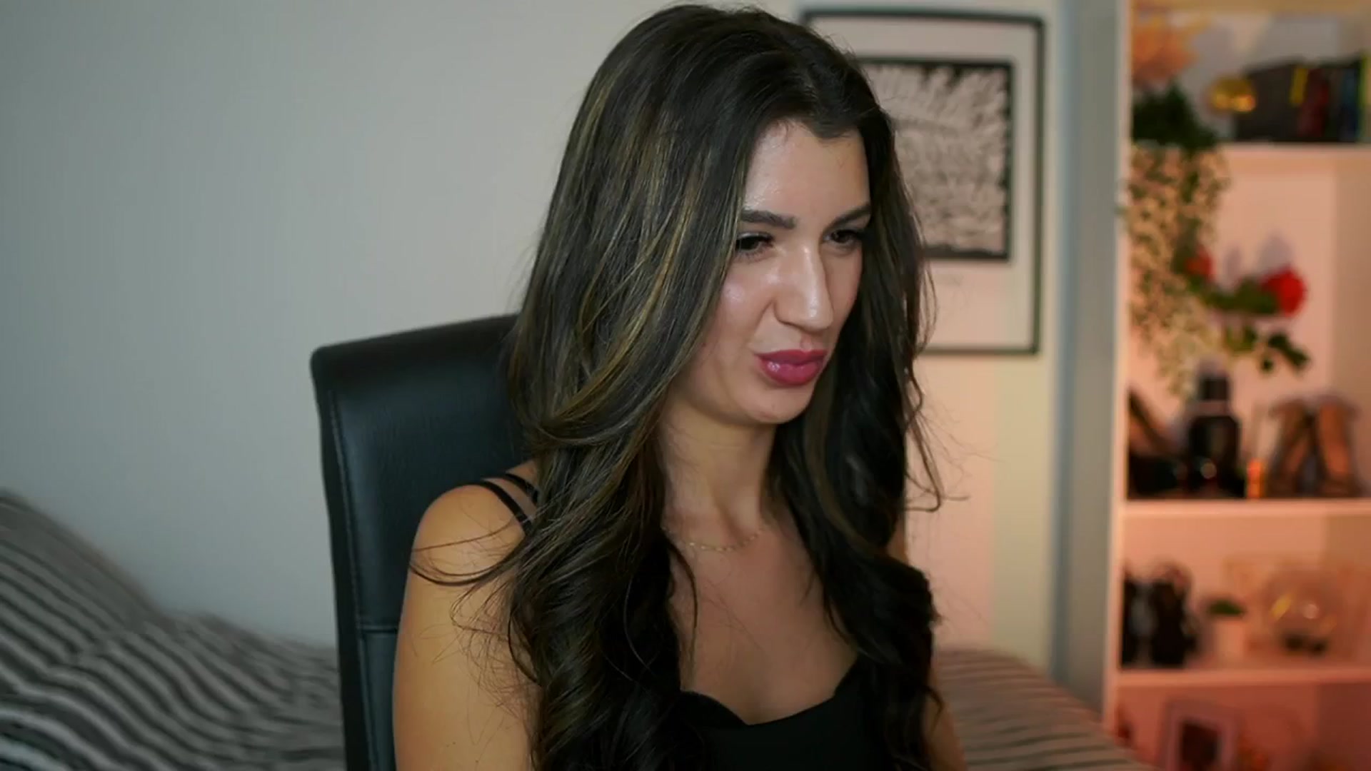 Gallery image thumbnail from Julia_Roca's myfreecams stream on, 10/23/2024, 17:54 image 6 of 20
