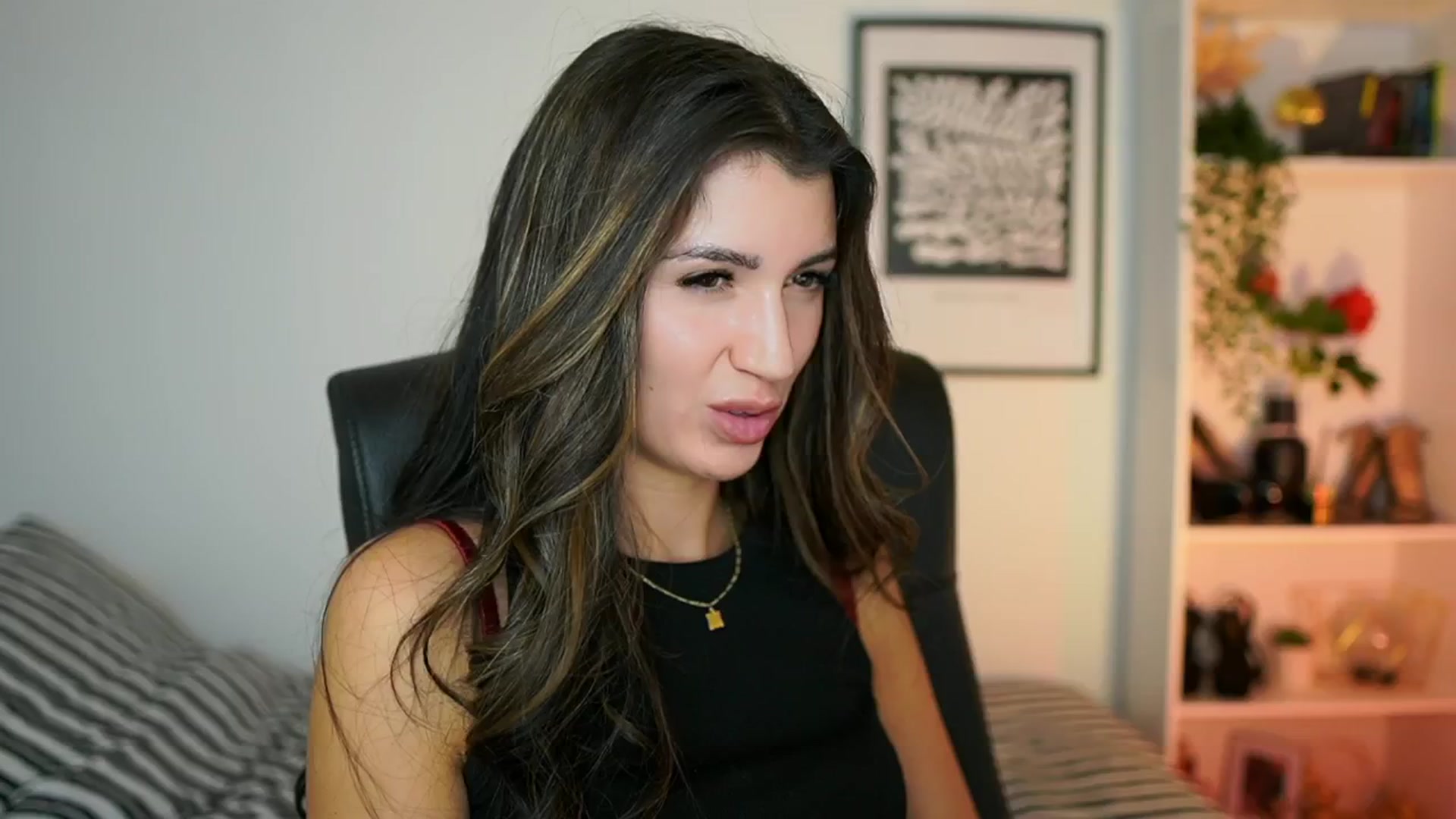 Gallery image thumbnail from Julia_Roca's myfreecams stream on, 10/24/2024, 14:41 image 10 of 20