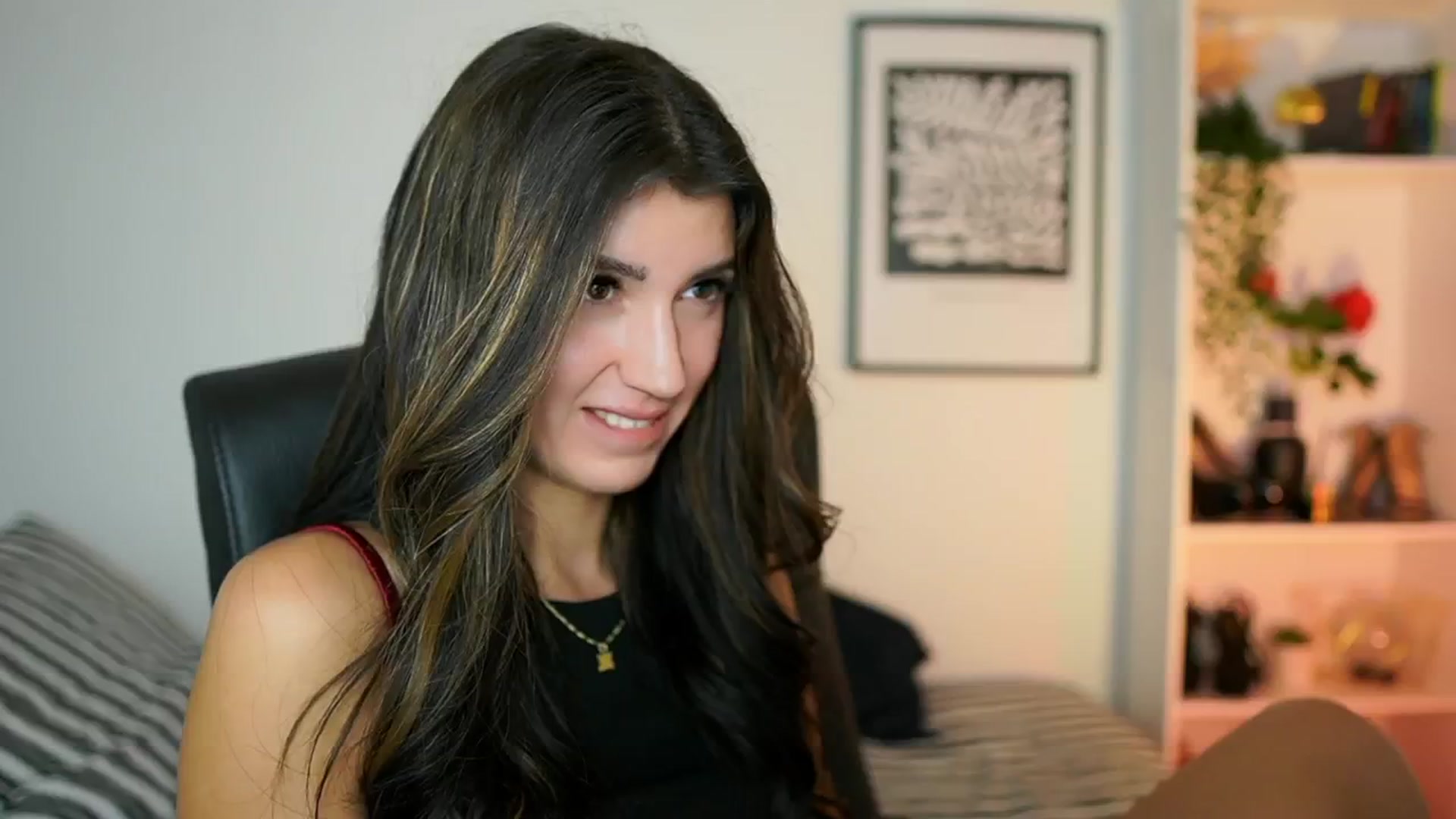 Gallery image thumbnail from Julia_Roca's myfreecams stream on, 10/24/2024, 14:41 image 7 of 20