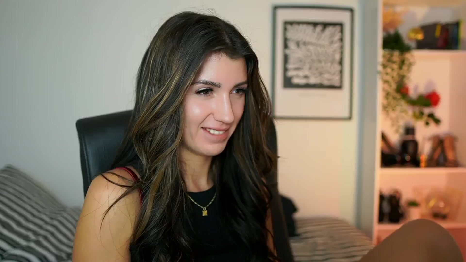 Gallery image thumbnail from Julia_Roca's myfreecams stream on, 10/24/2024, 14:41 image 6 of 20