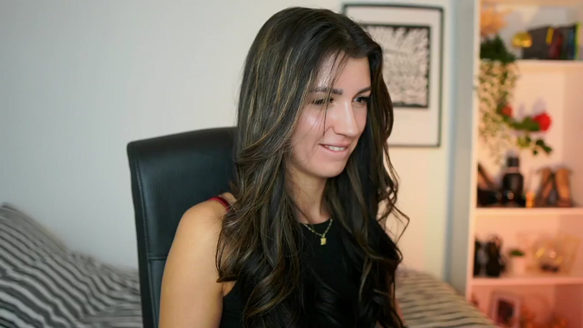 Gallery image thumbnail from Julia_Roca's myfreecams stream on, 10/24/2024, 18:45 image 3 of 20