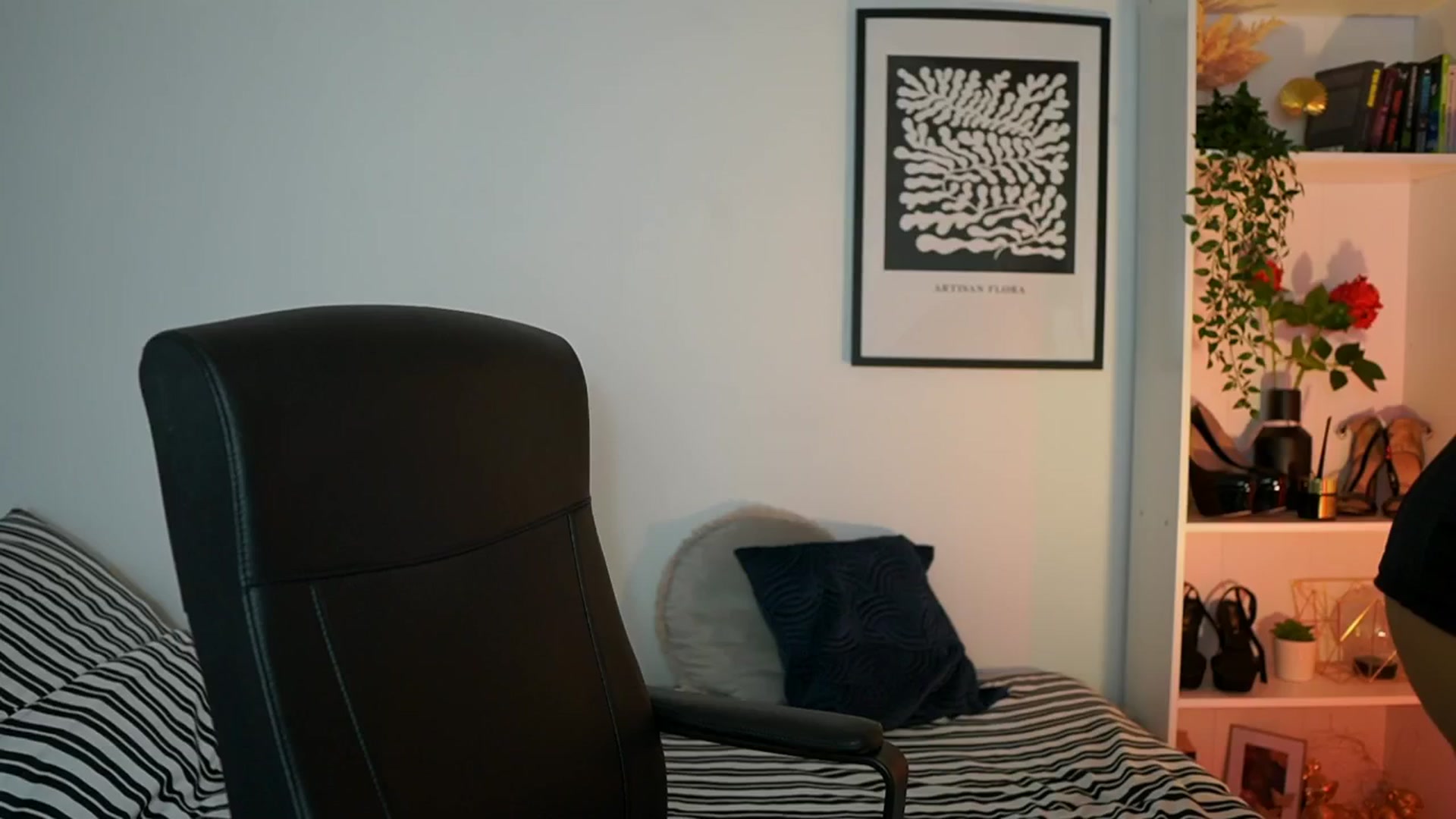 Gallery image thumbnail from Julia_Roca's myfreecams stream on, 10/25/2024, 08:24 image 6 of 20