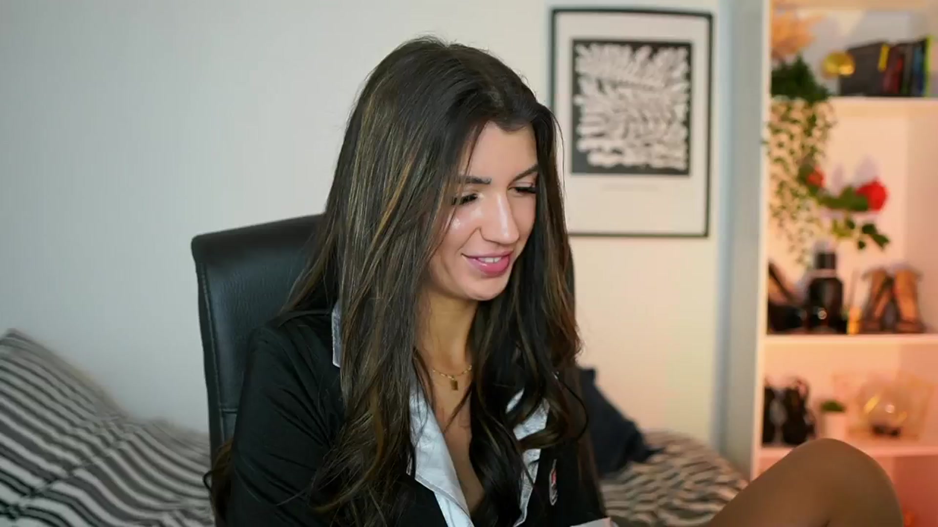 Gallery image thumbnail from Julia_Roca's myfreecams stream on, 10/25/2024, 12:29 image 11 of 20
