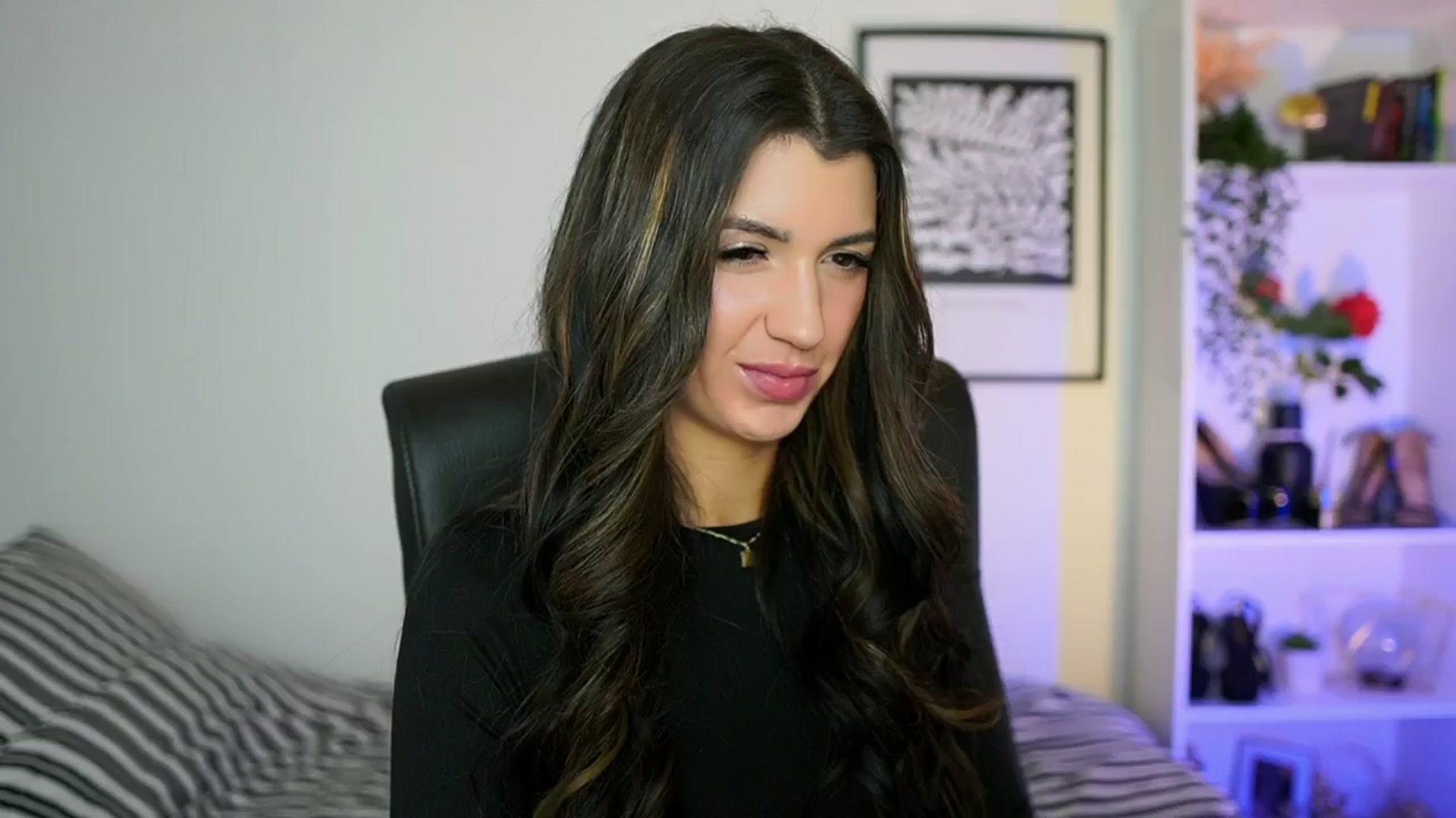 Gallery image thumbnail from Julia_Roca's myfreecams stream on, 10/26/2024, 14:19 image 13 of 20