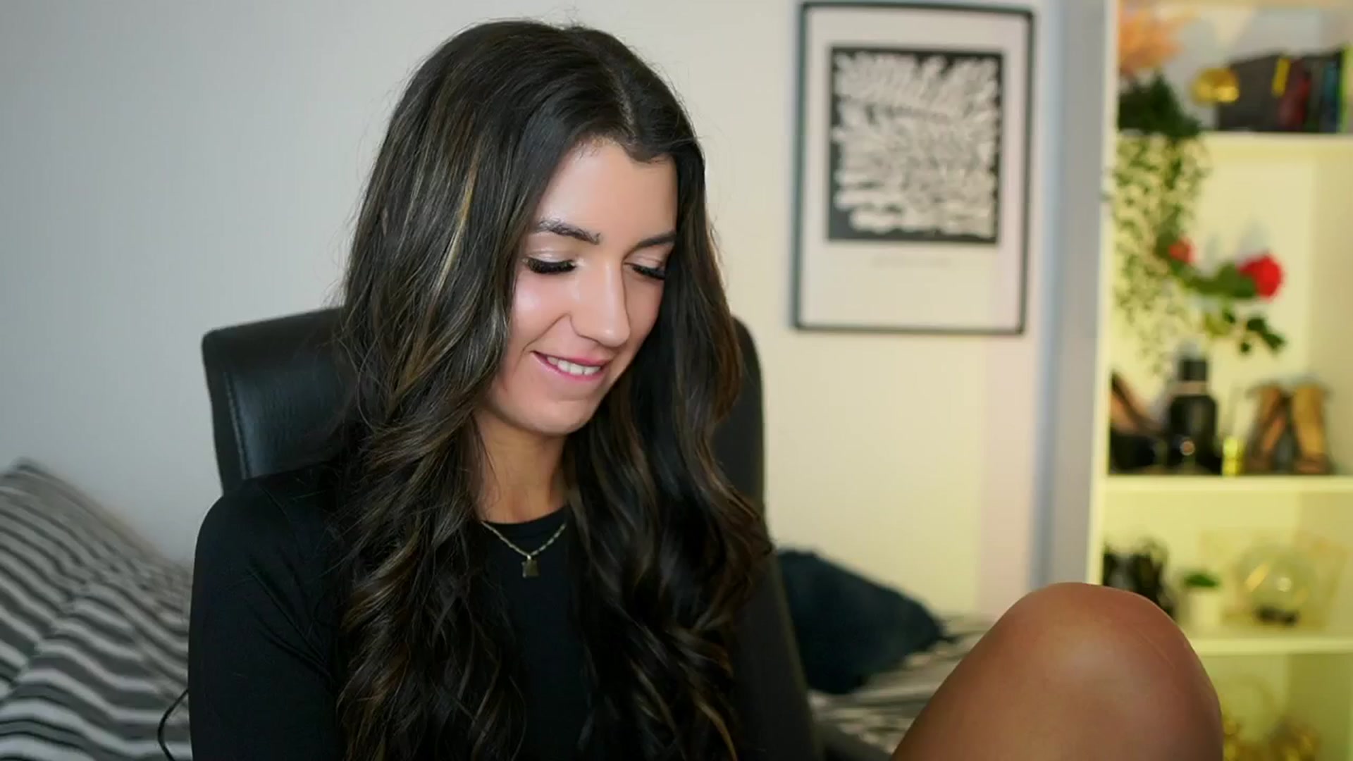 Gallery image thumbnail from Julia_Roca's myfreecams stream on, 10/26/2024, 16:15 image 6 of 20