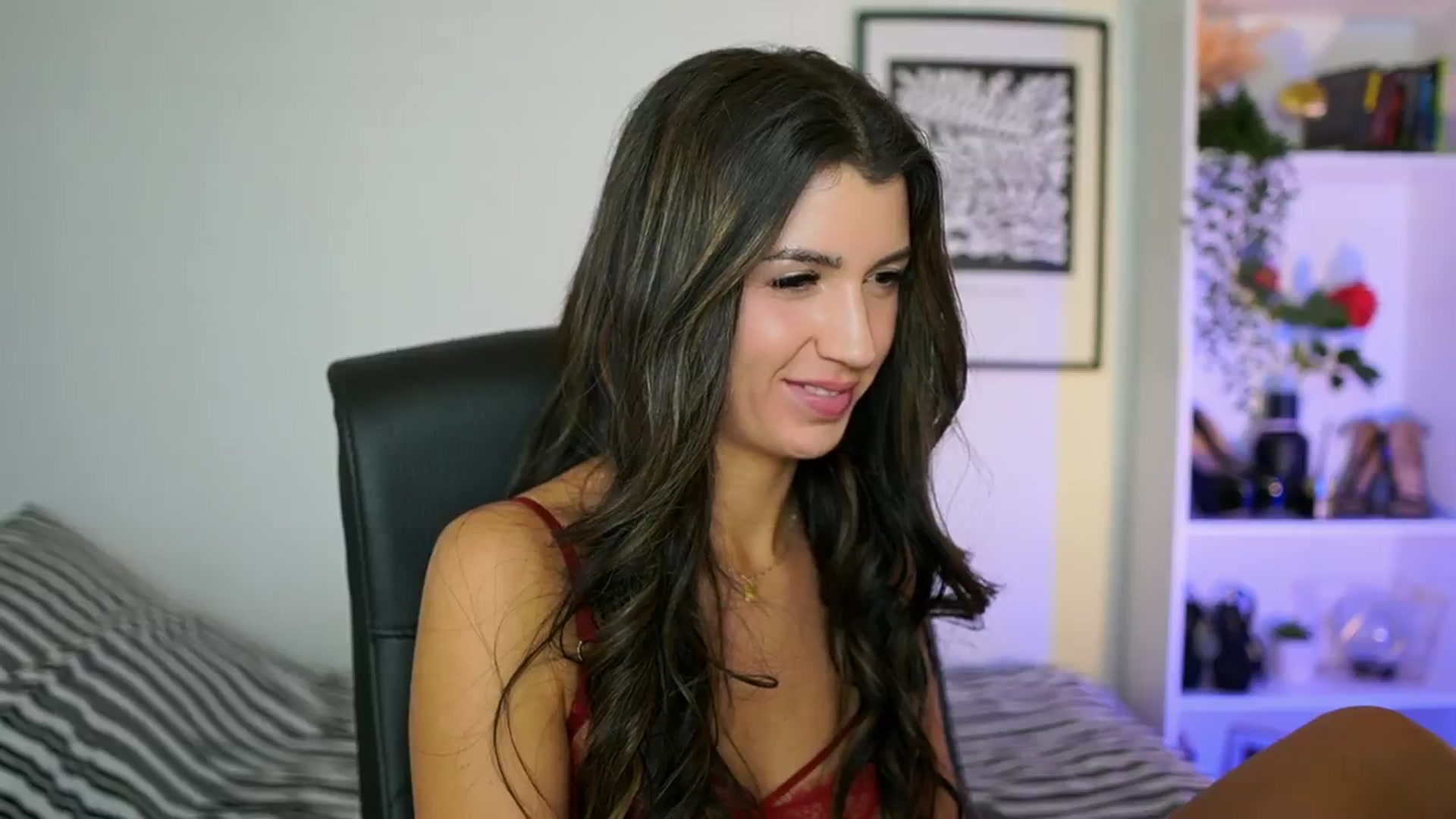 Gallery image thumbnail from Julia_Roca's myfreecams stream on, 10/26/2024, 18:11 image 16 of 20