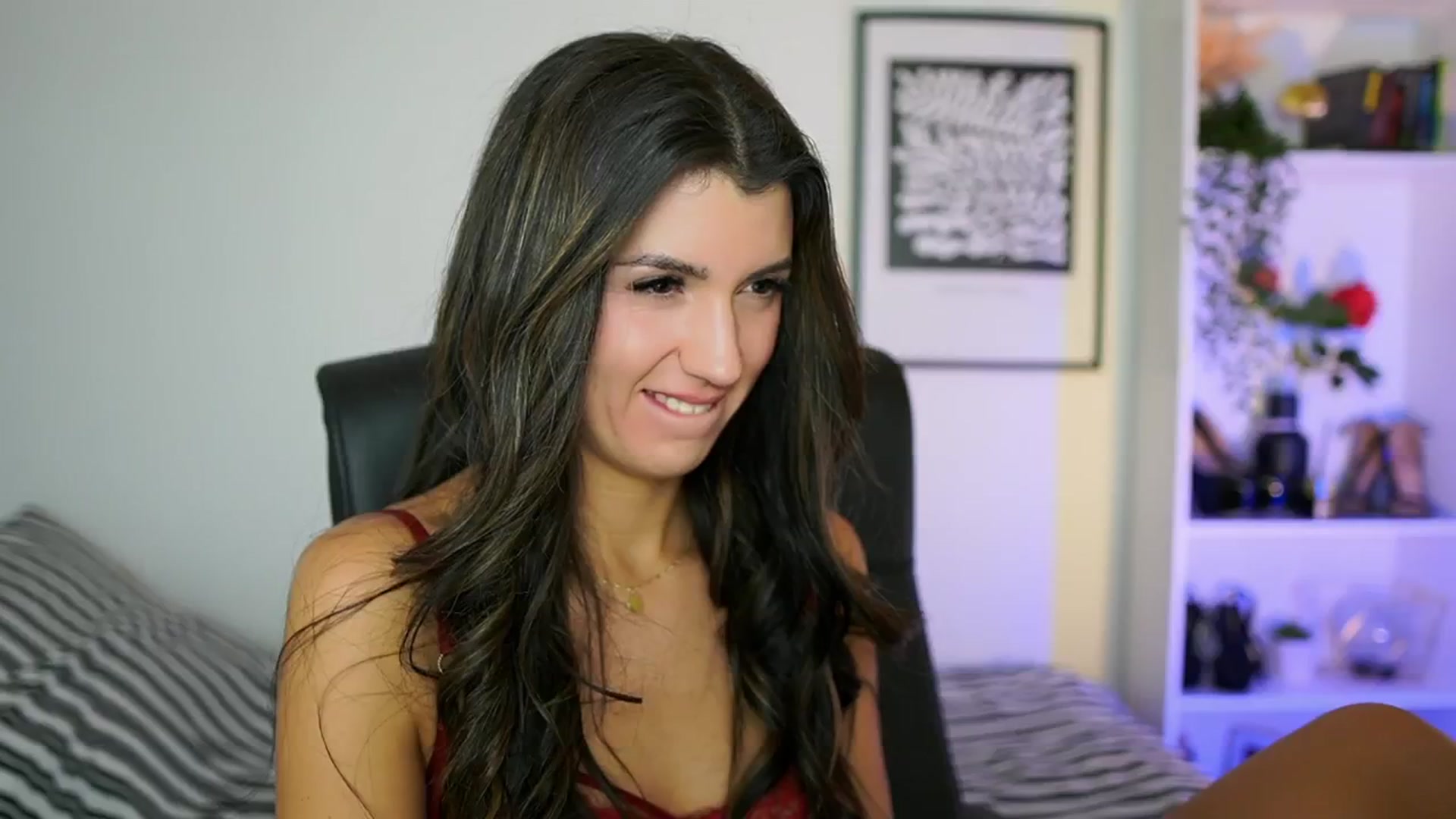 Gallery image thumbnail from Julia_Roca's myfreecams stream on, 10/26/2024, 18:11 image 12 of 20