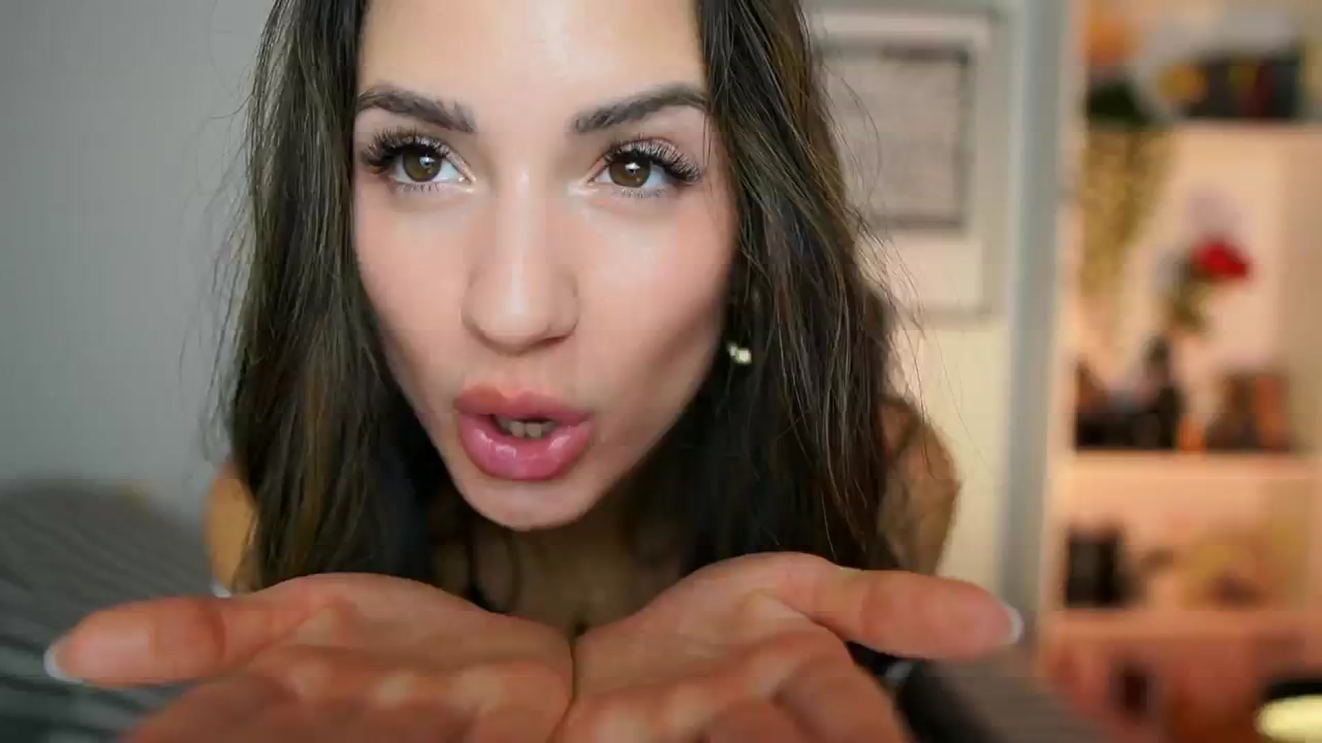 Gallery image thumbnail from Julia_Roca's myfreecams stream on, 10/27/2024, 16:51 image 6 of 20