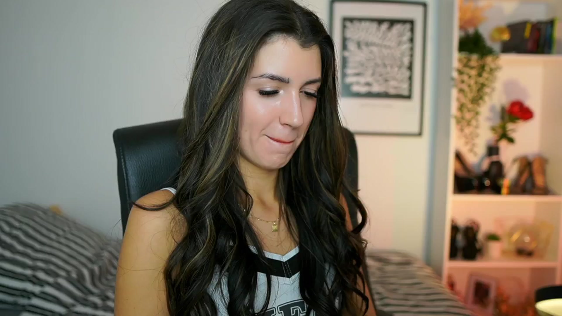 Gallery image thumbnail from Julia_Roca's myfreecams stream on, 10/27/2024, 16:51 image 1 of 20