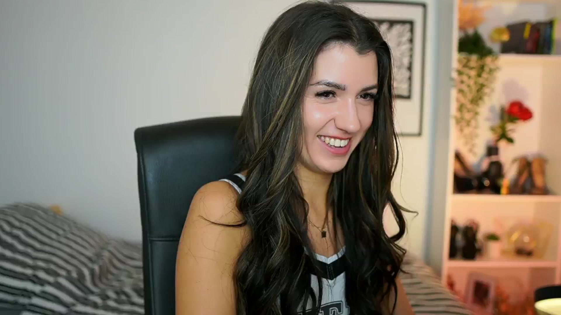 Gallery image thumbnail from Julia_Roca's myfreecams stream on, 10/27/2024, 16:51 image 3 of 20