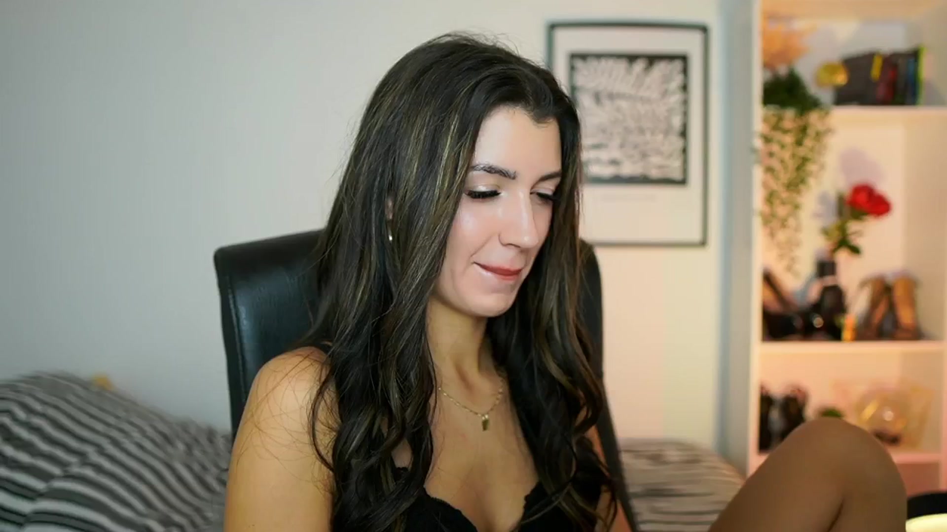 Gallery image thumbnail from Julia_Roca's myfreecams stream on, 10/27/2024, 17:38 image 1 of 20