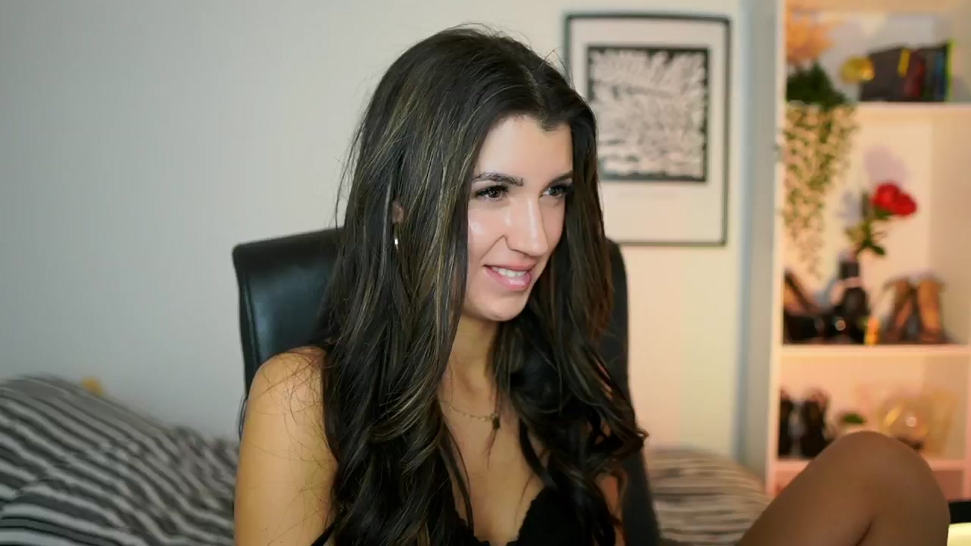 Gallery image thumbnail from Julia_Roca's myfreecams stream on, 10/27/2024, 19:13 image 14 of 20