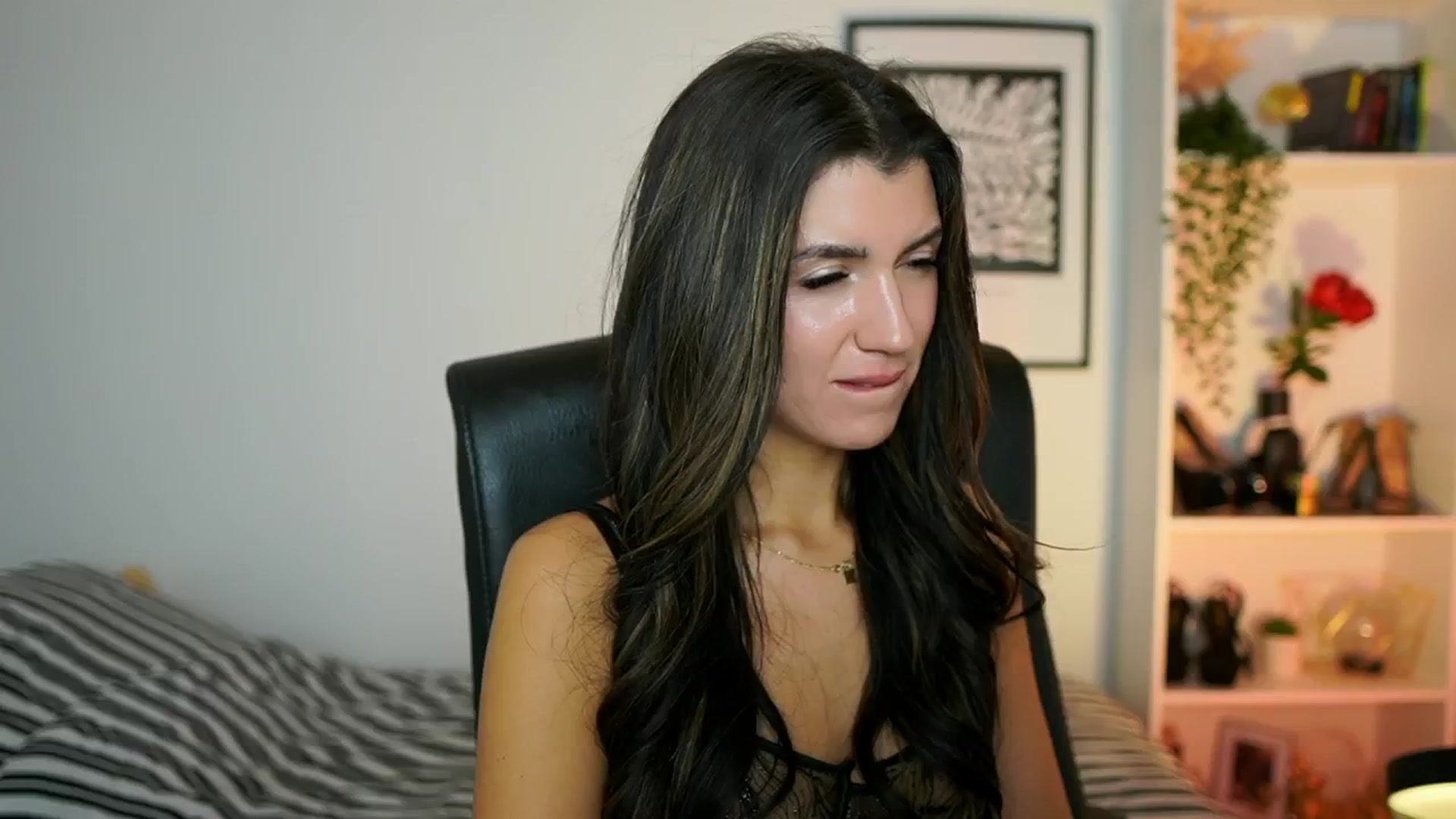 Gallery image thumbnail from Julia_Roca's myfreecams stream on, 10/27/2024, 19:13 image 20 of 20
