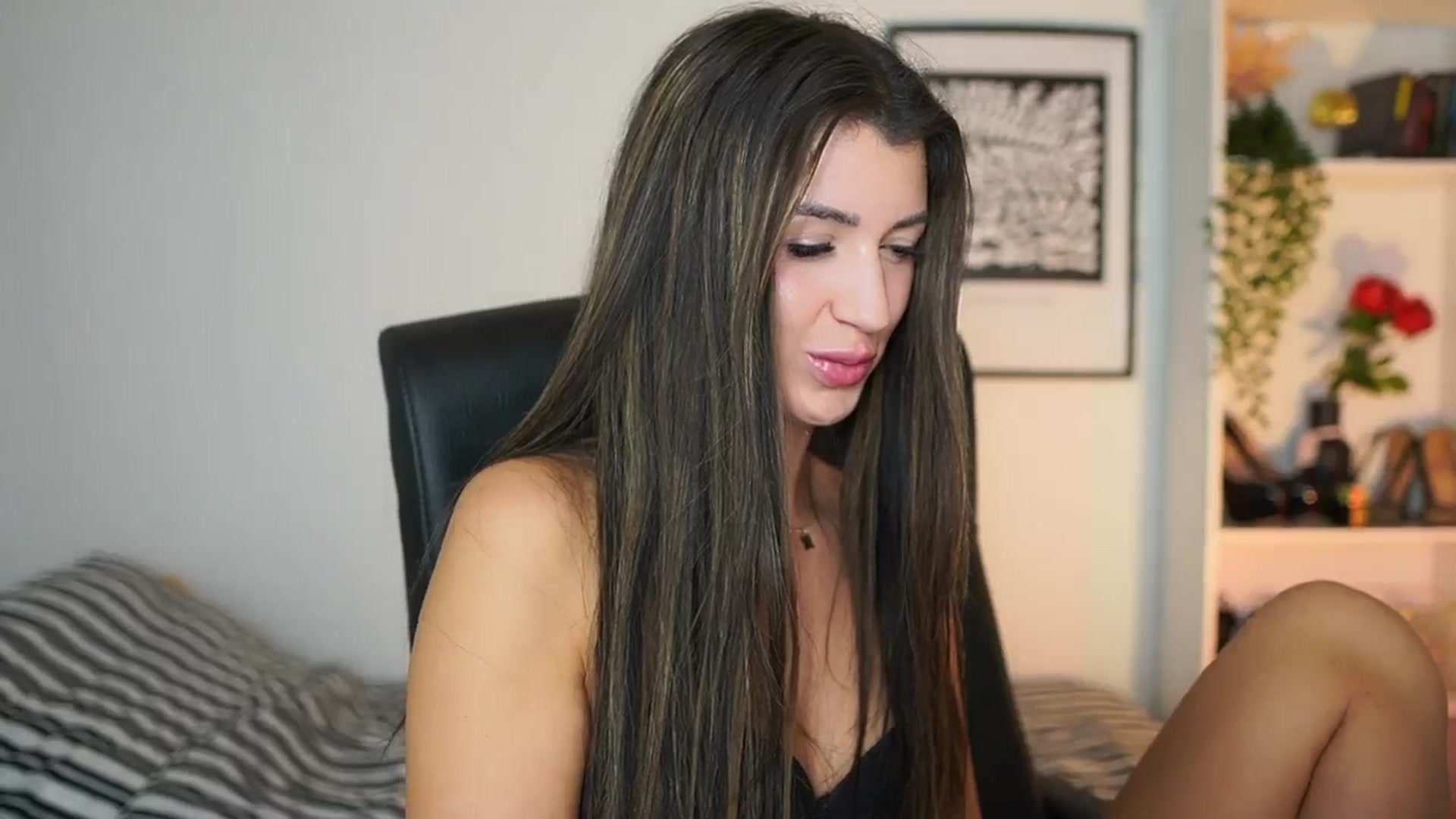 Gallery image thumbnail from Julia_Roca's myfreecams stream on, 11/03/2024, 18:48 image 14 of 20