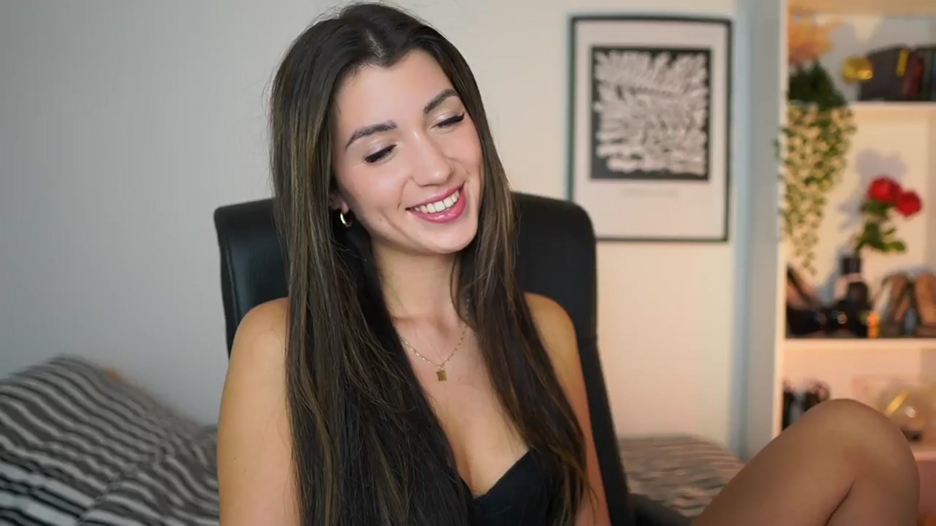 Gallery image thumbnail from Julia_Roca's myfreecams stream on, 11/03/2024, 18:48 image 1 of 20