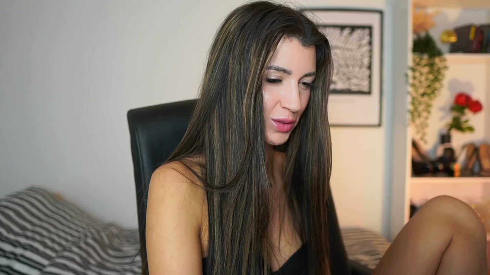 Gallery image thumbnail from Julia_Roca's myfreecams stream on, 11/03/2024, 18:48 image 15 of 20