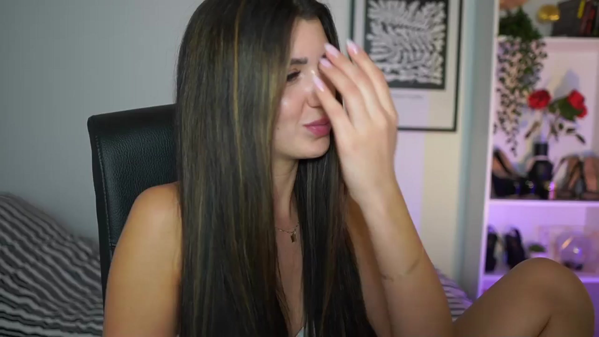 Gallery image thumbnail from Julia_Roca's myfreecams stream on, 11/06/2024, 17:50 image 18 of 20