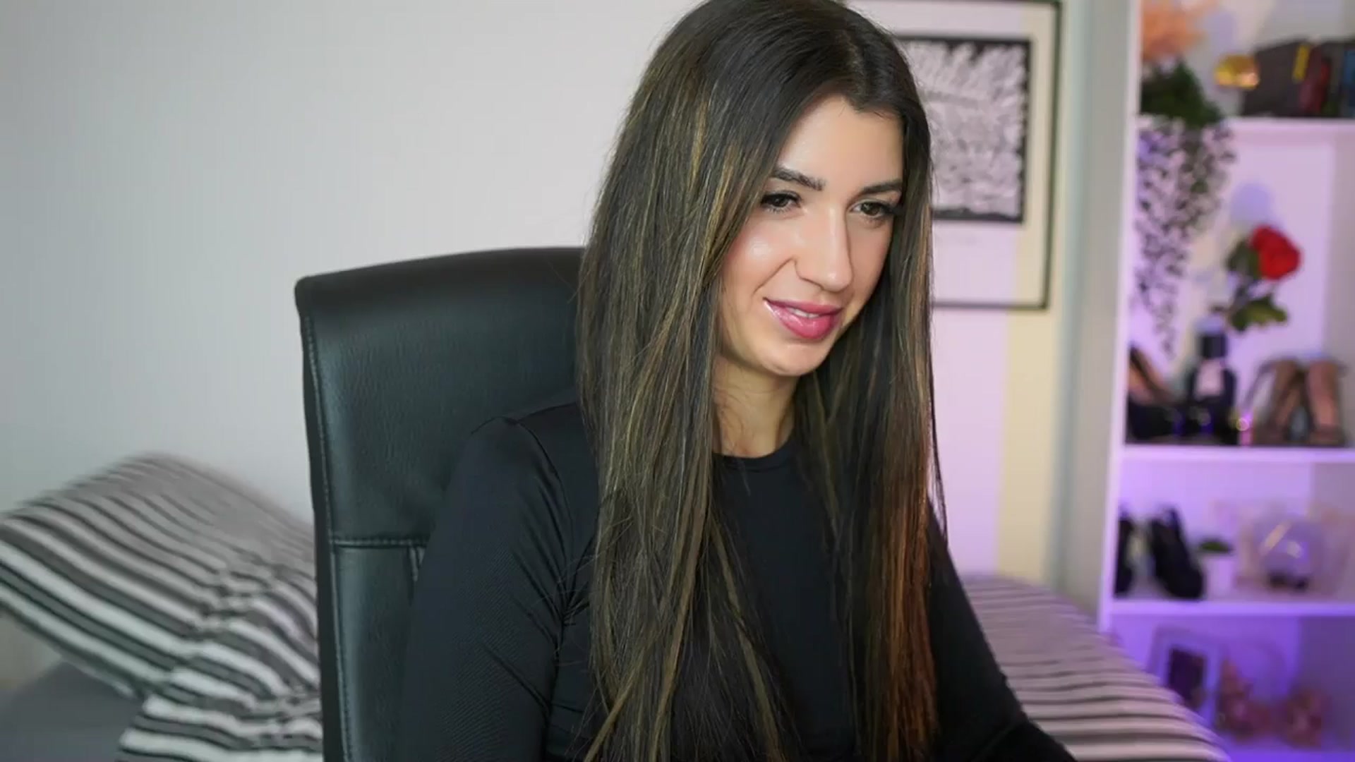 Gallery image thumbnail from Julia_Roca's myfreecams stream on, 11/07/2024, 15:45 image 1 of 20