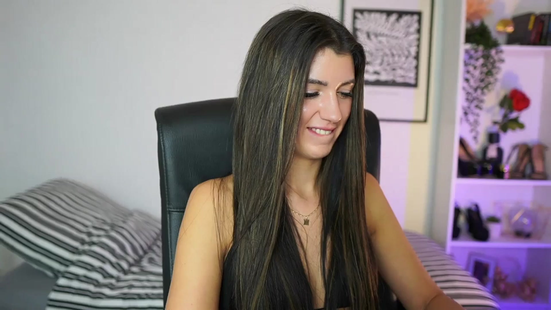 Gallery image thumbnail from Julia_Roca's myfreecams stream on, 11/07/2024, 17:31 image 12 of 20