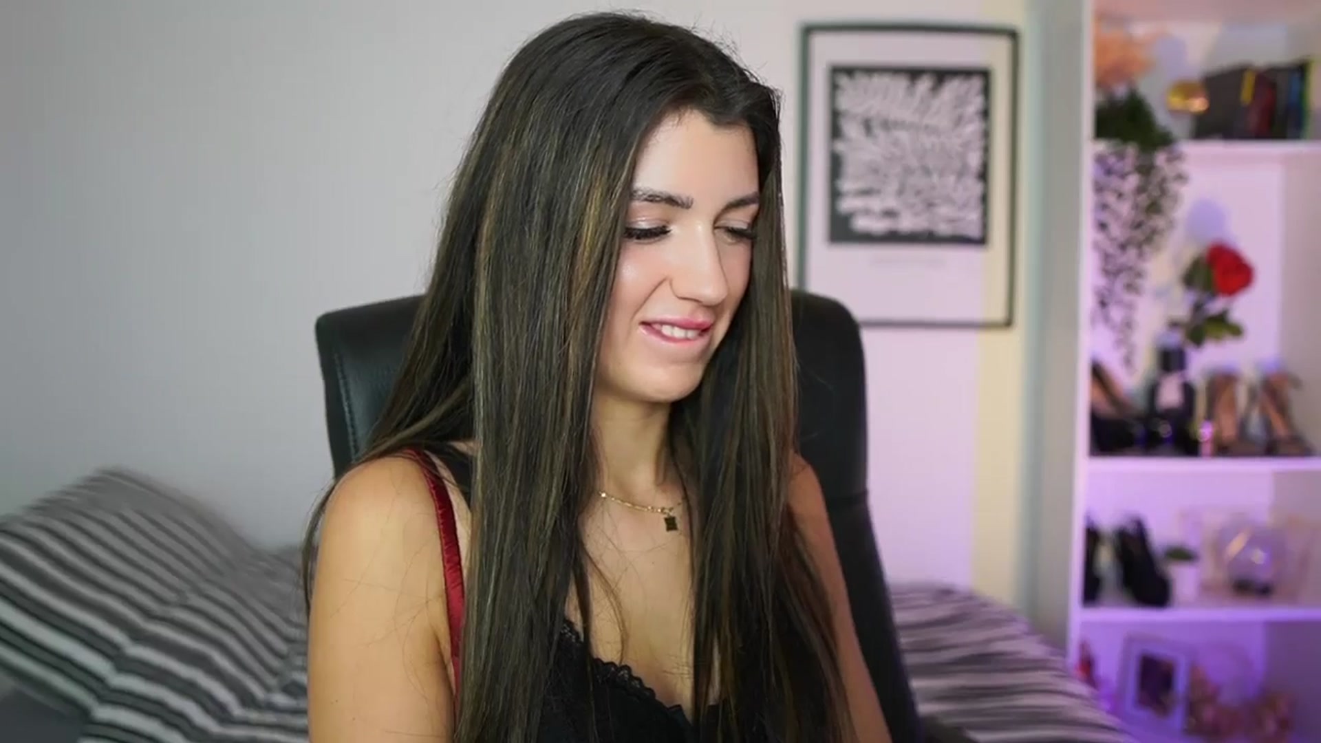 Gallery image thumbnail from Julia_Roca's myfreecams stream on, 11/08/2024, 15:34 image 10 of 20