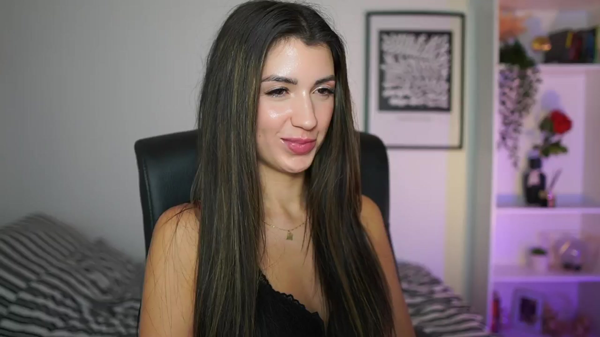 Gallery image thumbnail from Julia_Roca's myfreecams stream on, 11/08/2024, 18:15 image 11 of 20