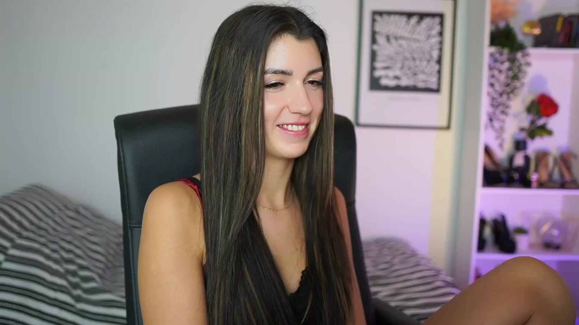 Gallery image thumbnail from Julia_Roca's myfreecams stream on, 11/08/2024, 18:15 image 1 of 20